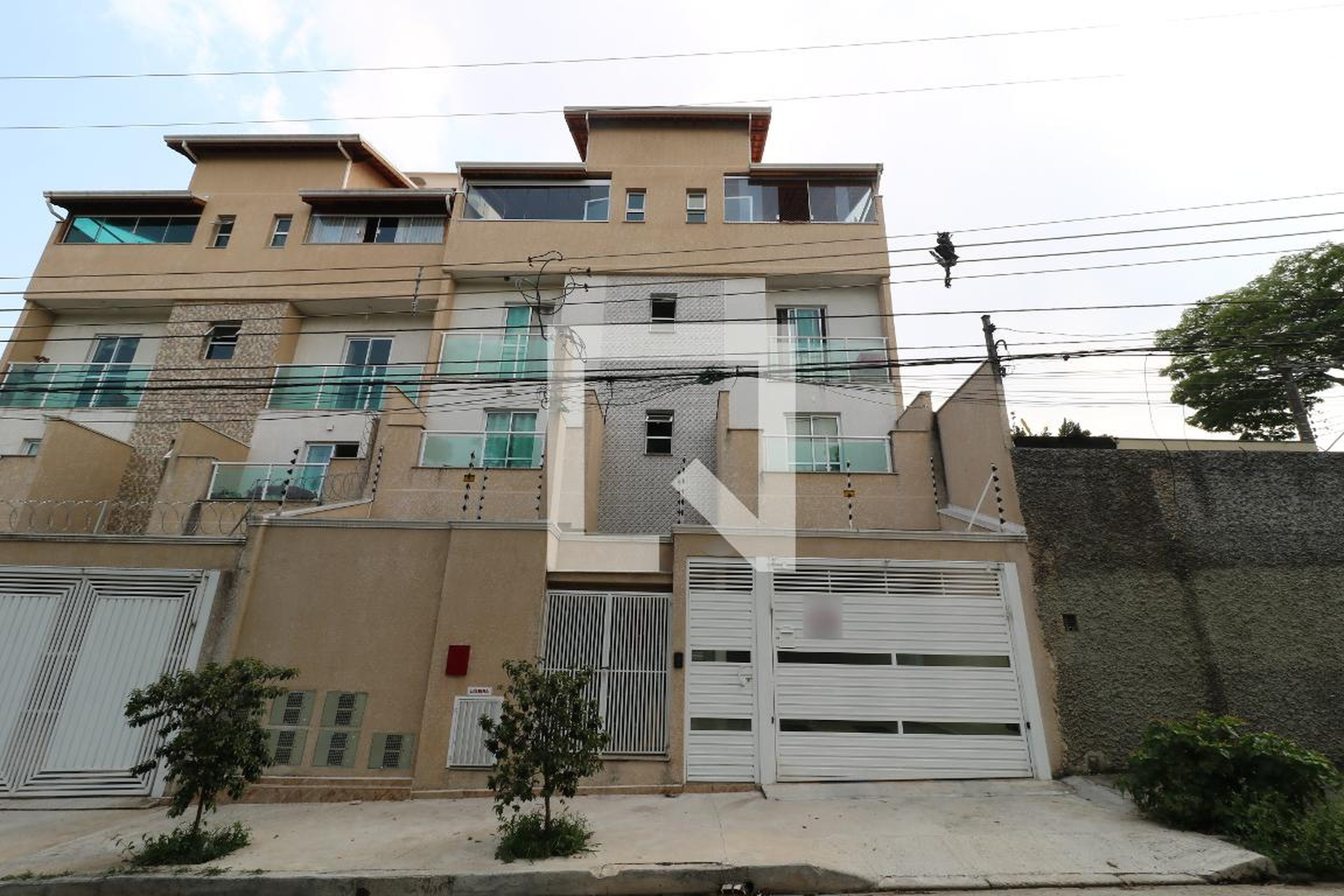 Fachada Condomínio em Rua Alzira, 302