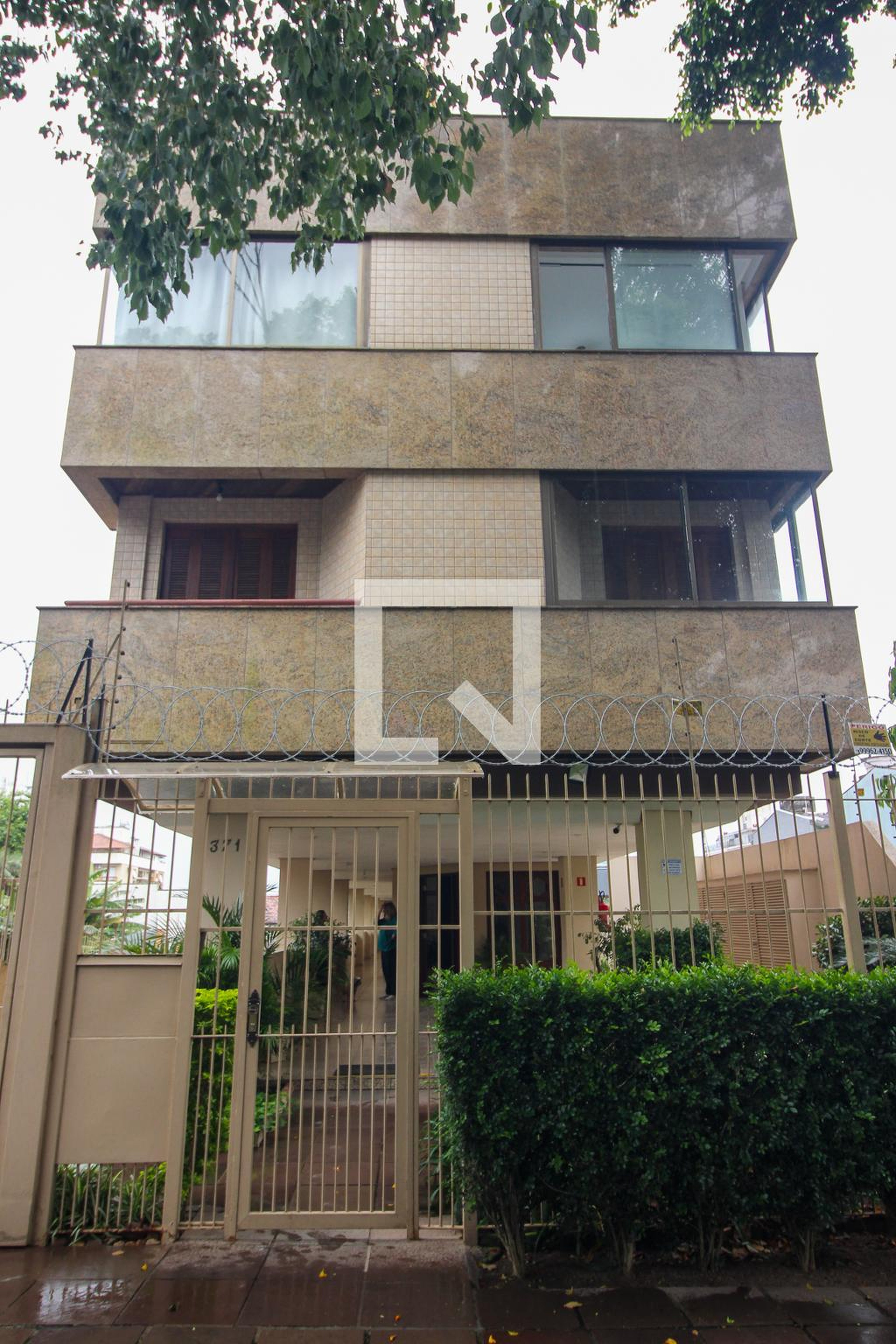 Fachada do Prédio Condomínio em Rua Jataí, 371