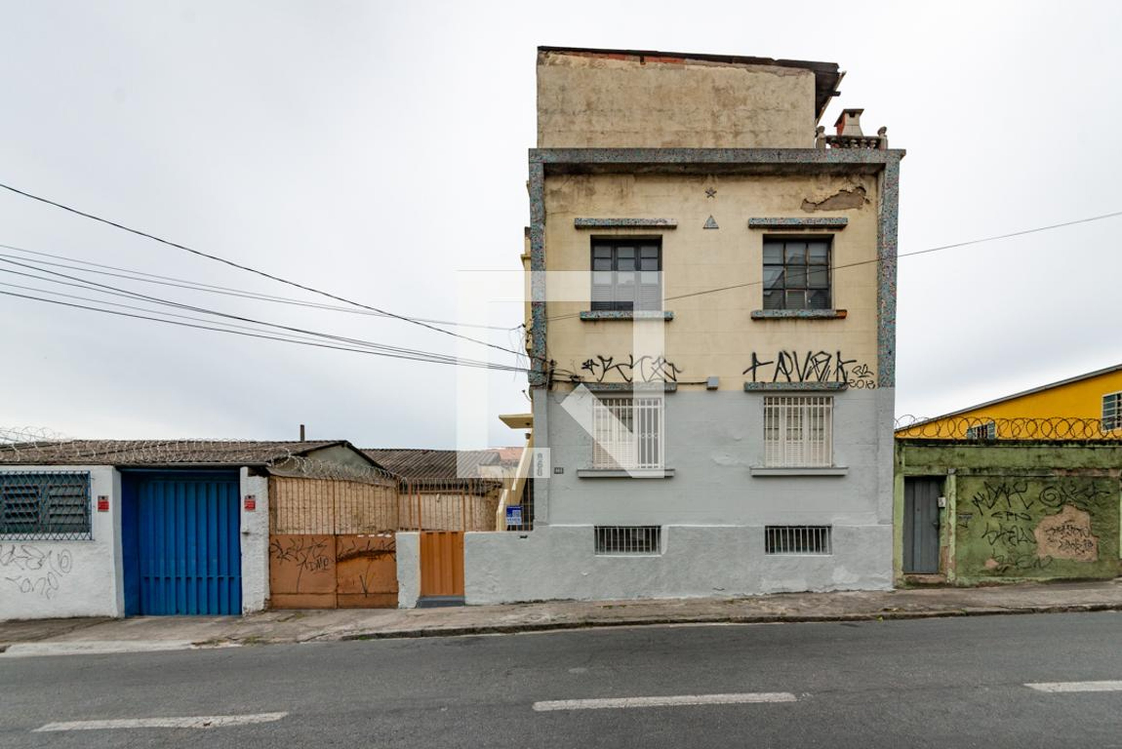 Fachada Condomínio em Rua Três Pontas, 843