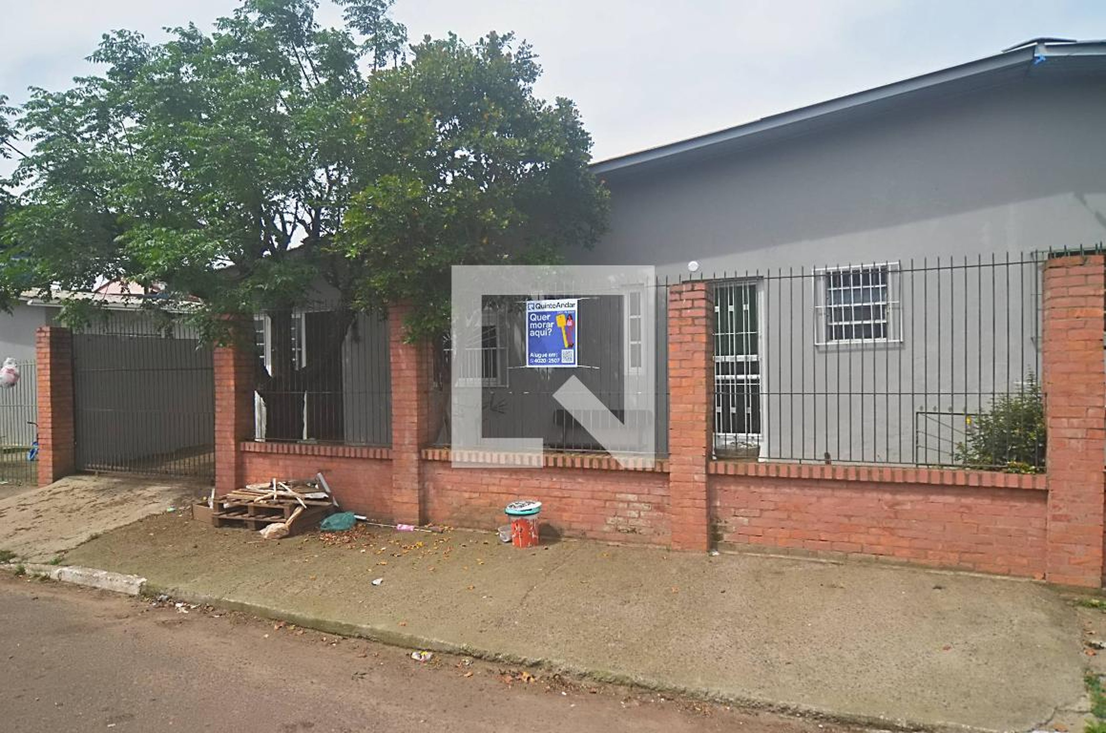 Fachada Condomínio em Rua Irmão Florêncio, 329