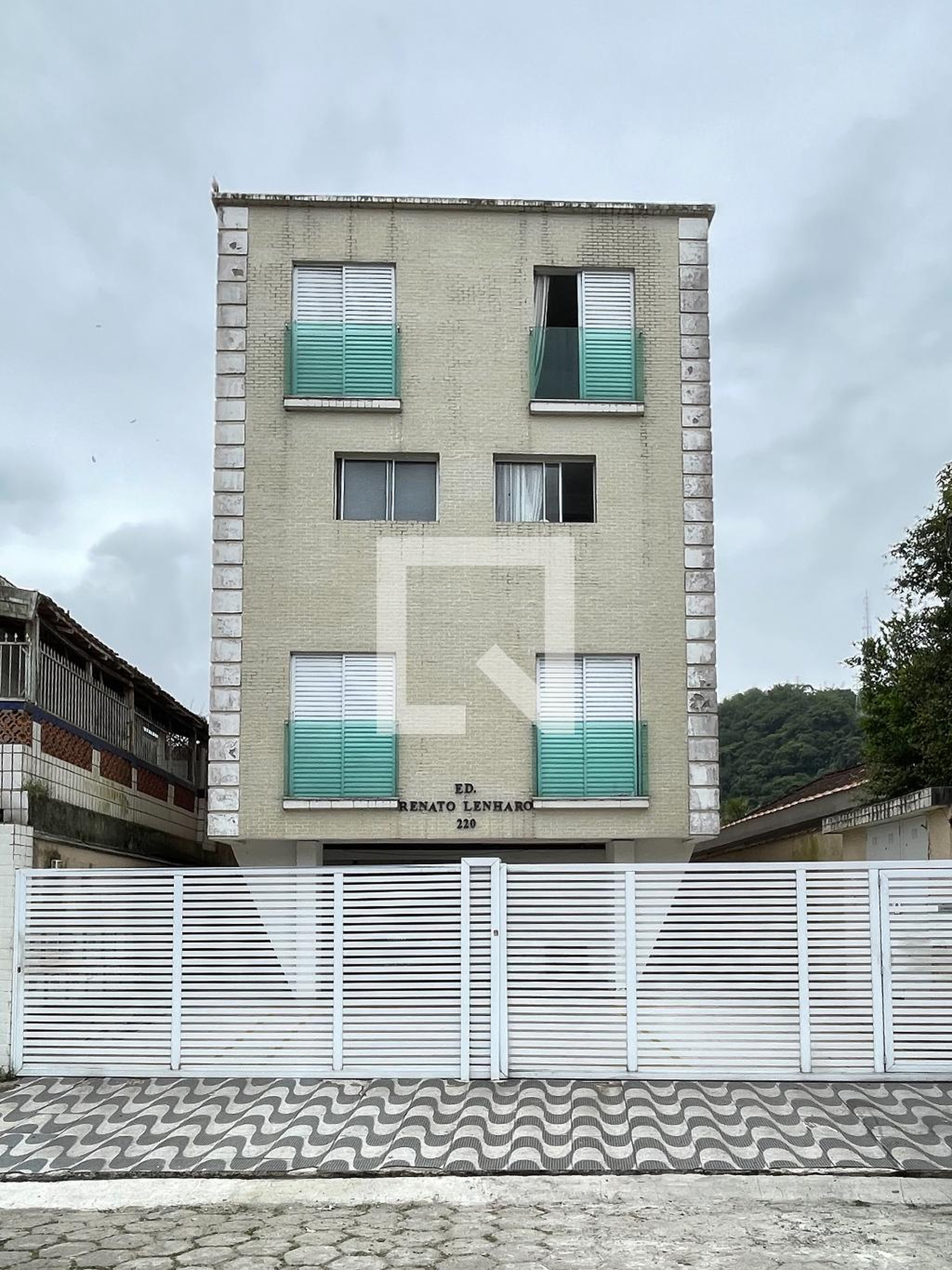 Fachada do Prédio Condomínio em Rua Nova Iguaçu, 220