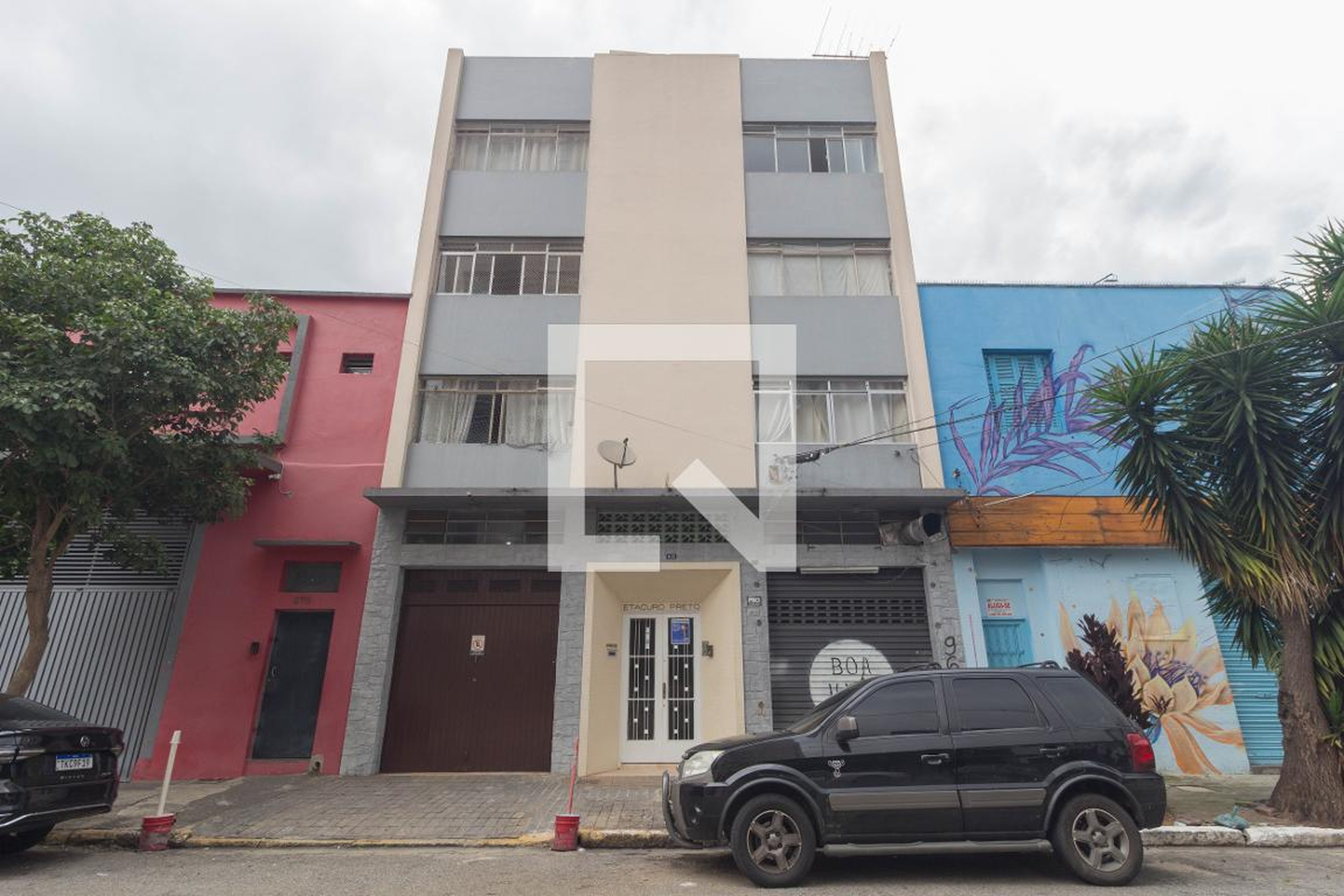 Fachada do Prédio Condomínio em Rua Padre Raposo, 970