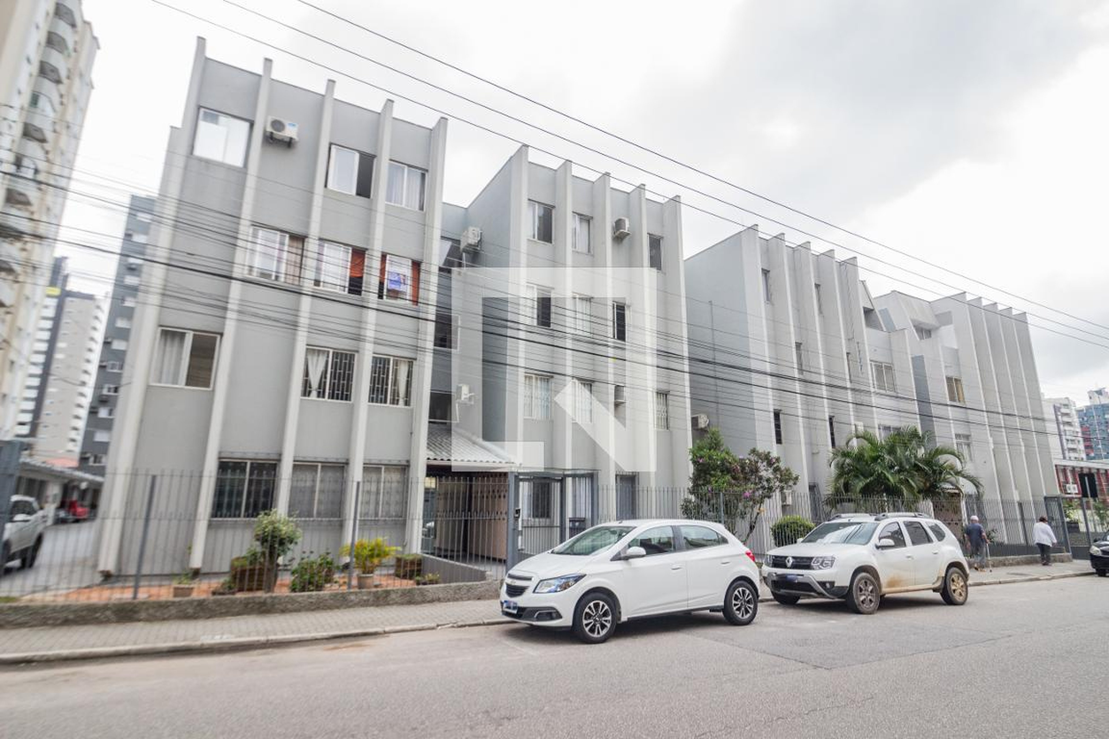 Fachada Condomínio em Rua Altamiro Di Bernardi, 658