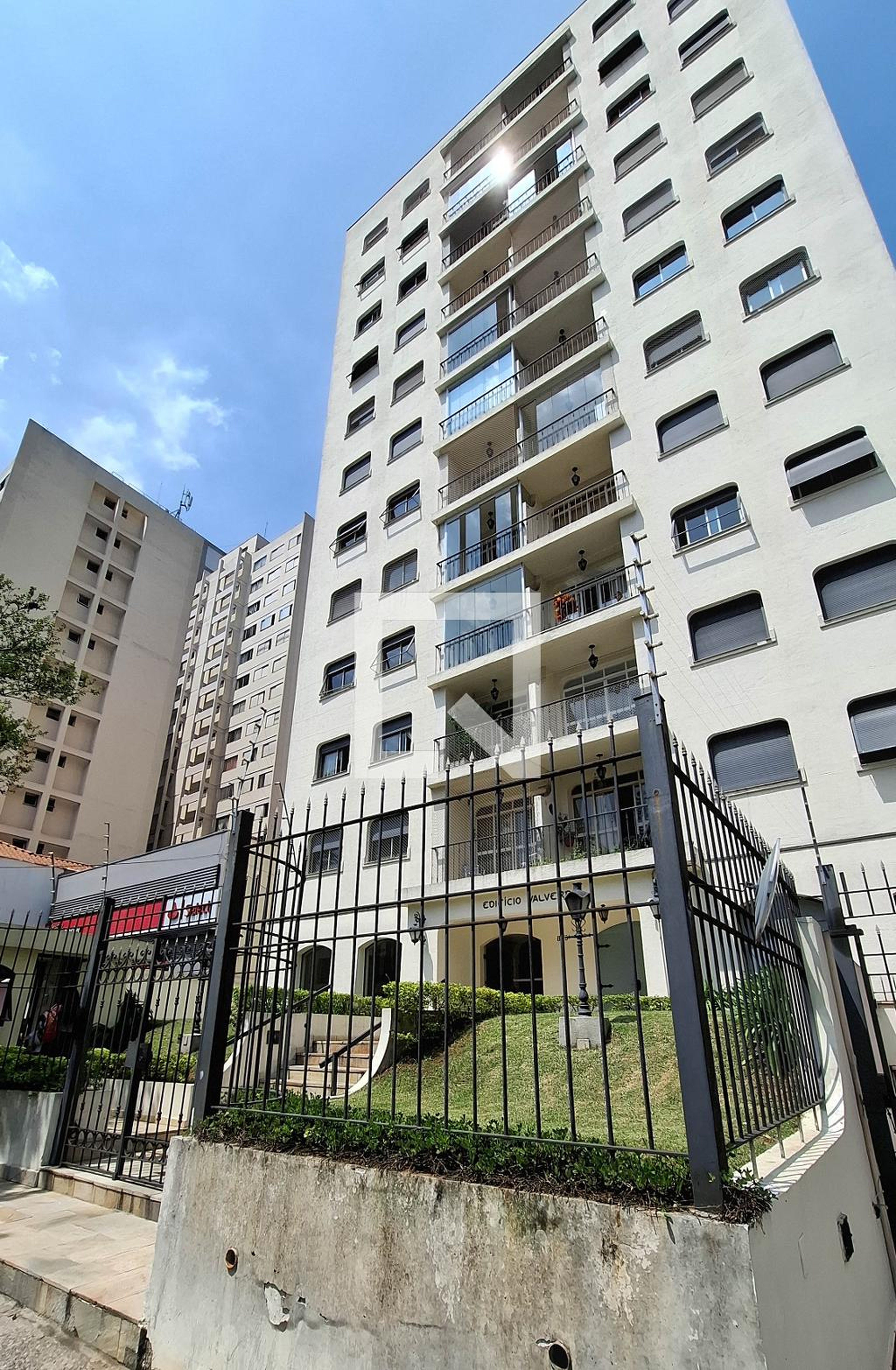 Fachada do Prédio Condomínio Valverde