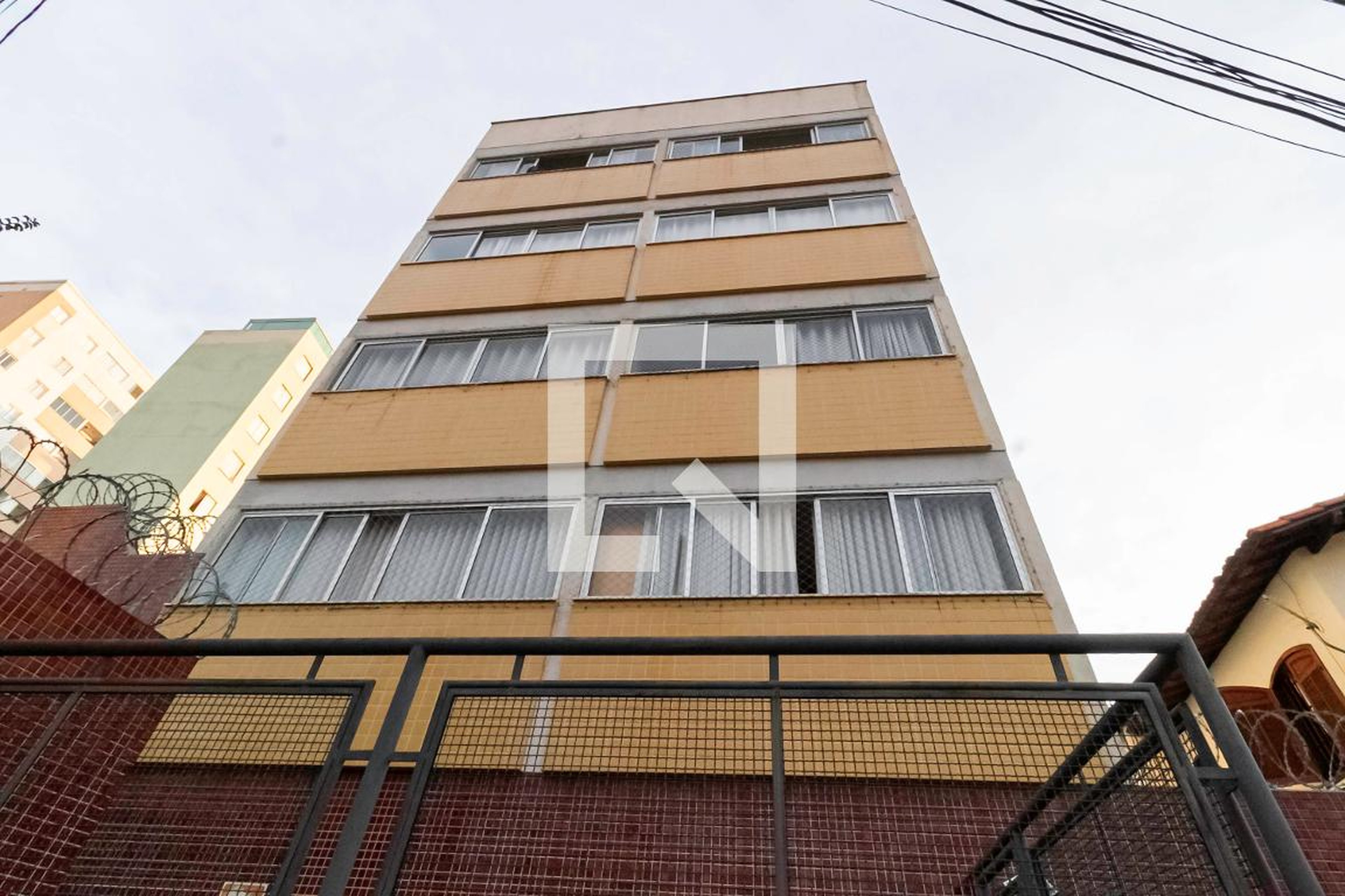 Fachada Condomínio em Rua Maria Cândida de Jesus, 39