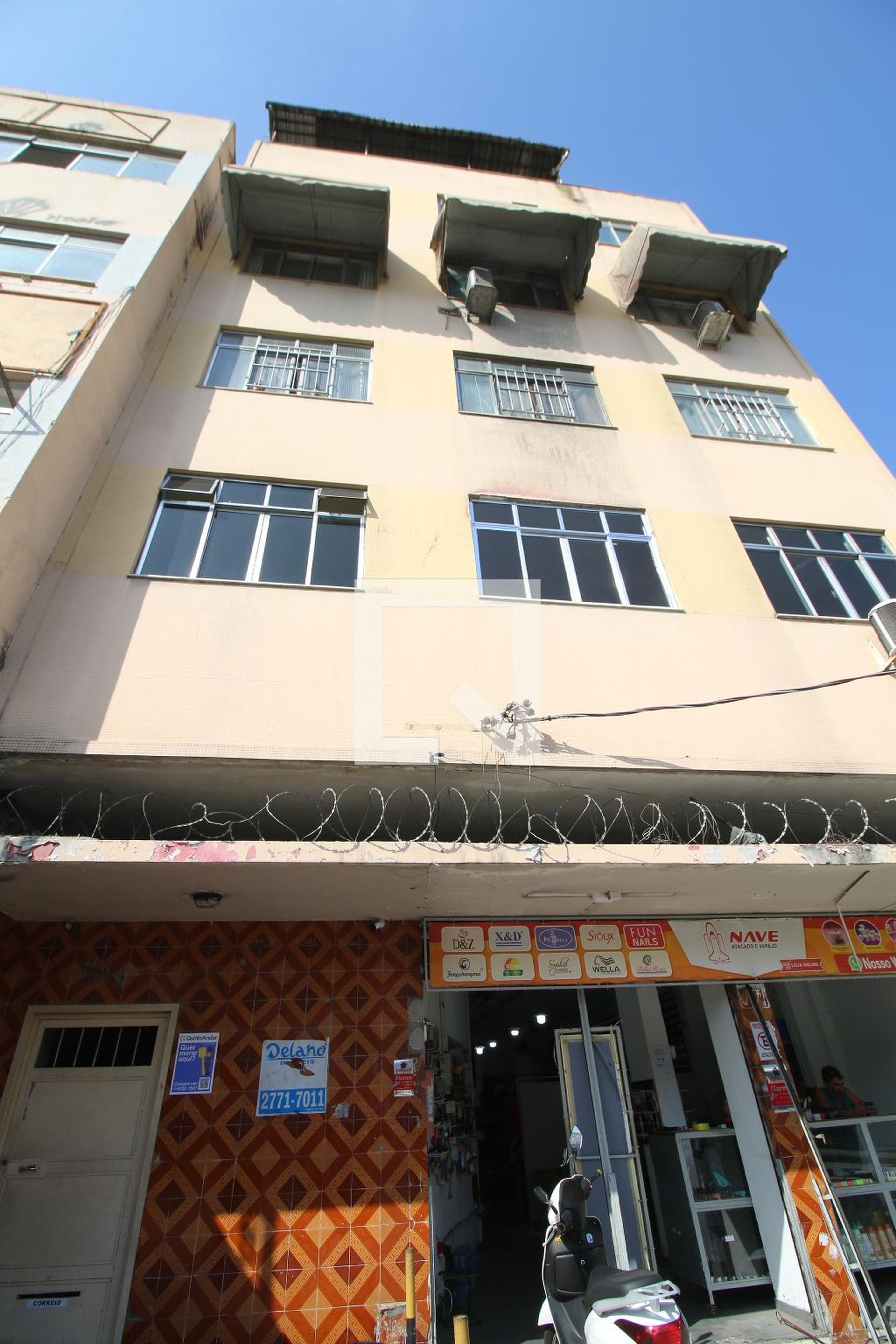 Fachada do Prédio Condomínio em Avenida Brás de Pina, 390