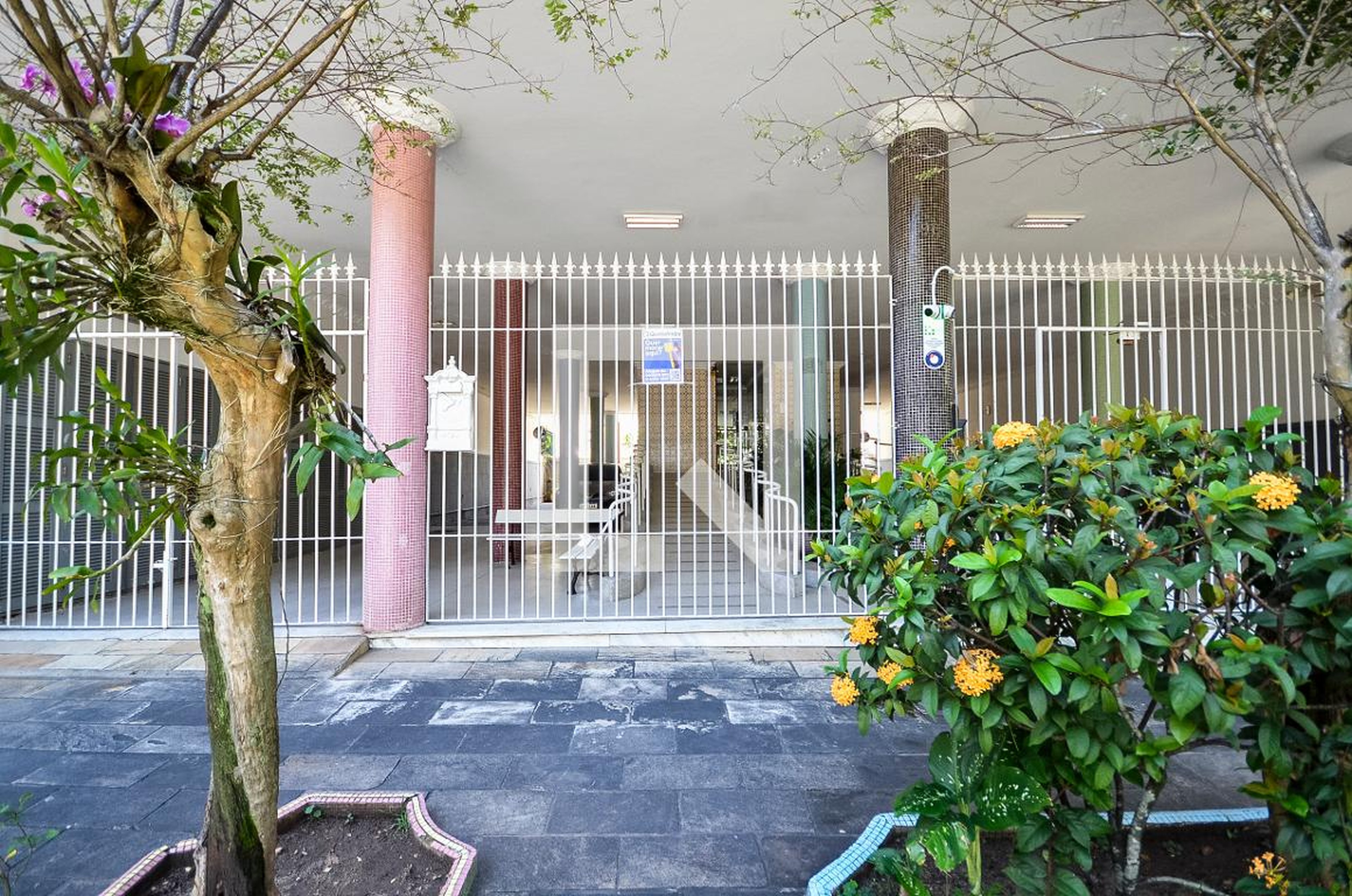 Fachada Condomínio em Rua Comendador Martineli, 96