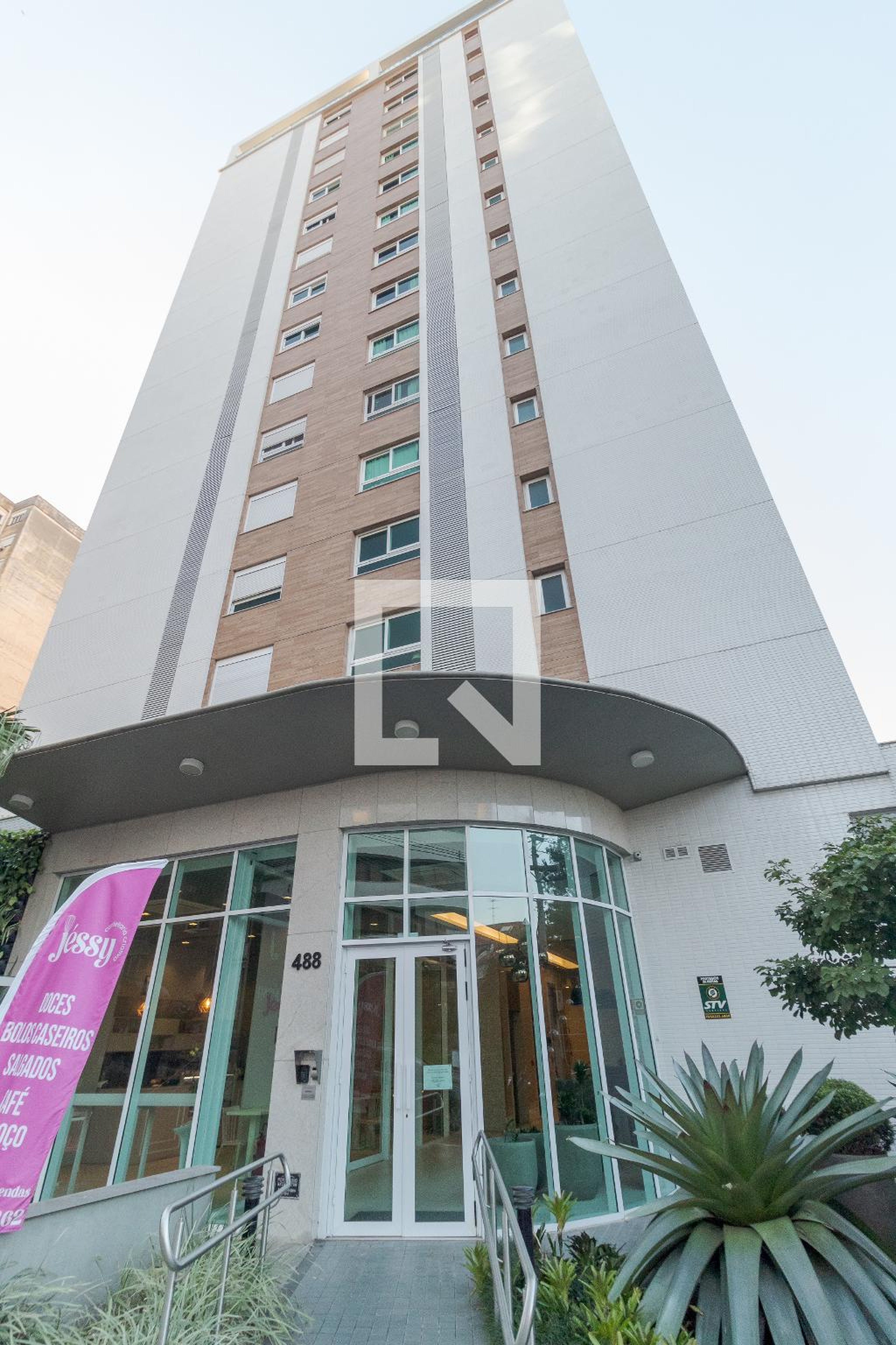 Fachada Condomínio em Rua Comendador Caminha, 62