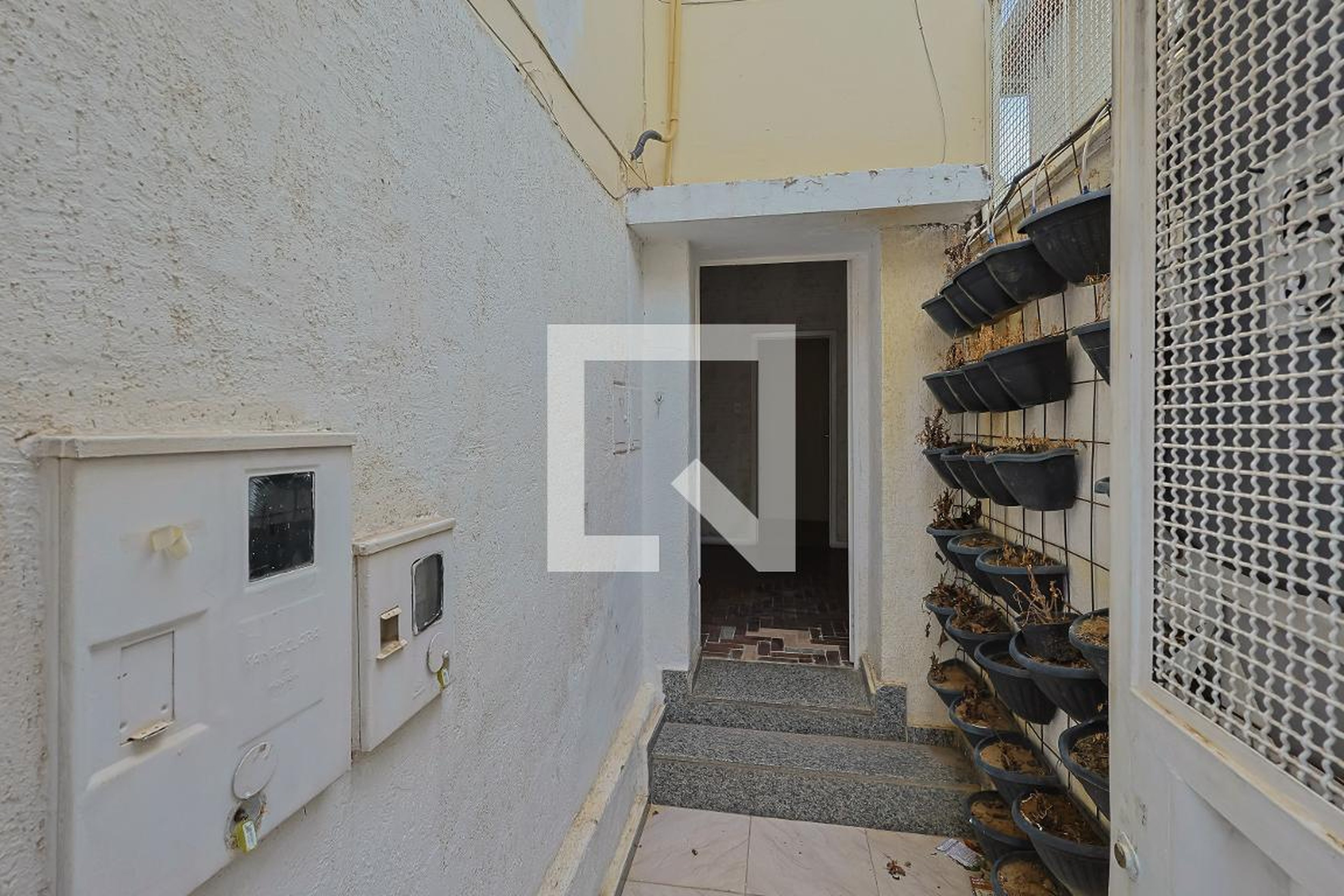 Entrada Condomínio em Rua Cura Dars, 569