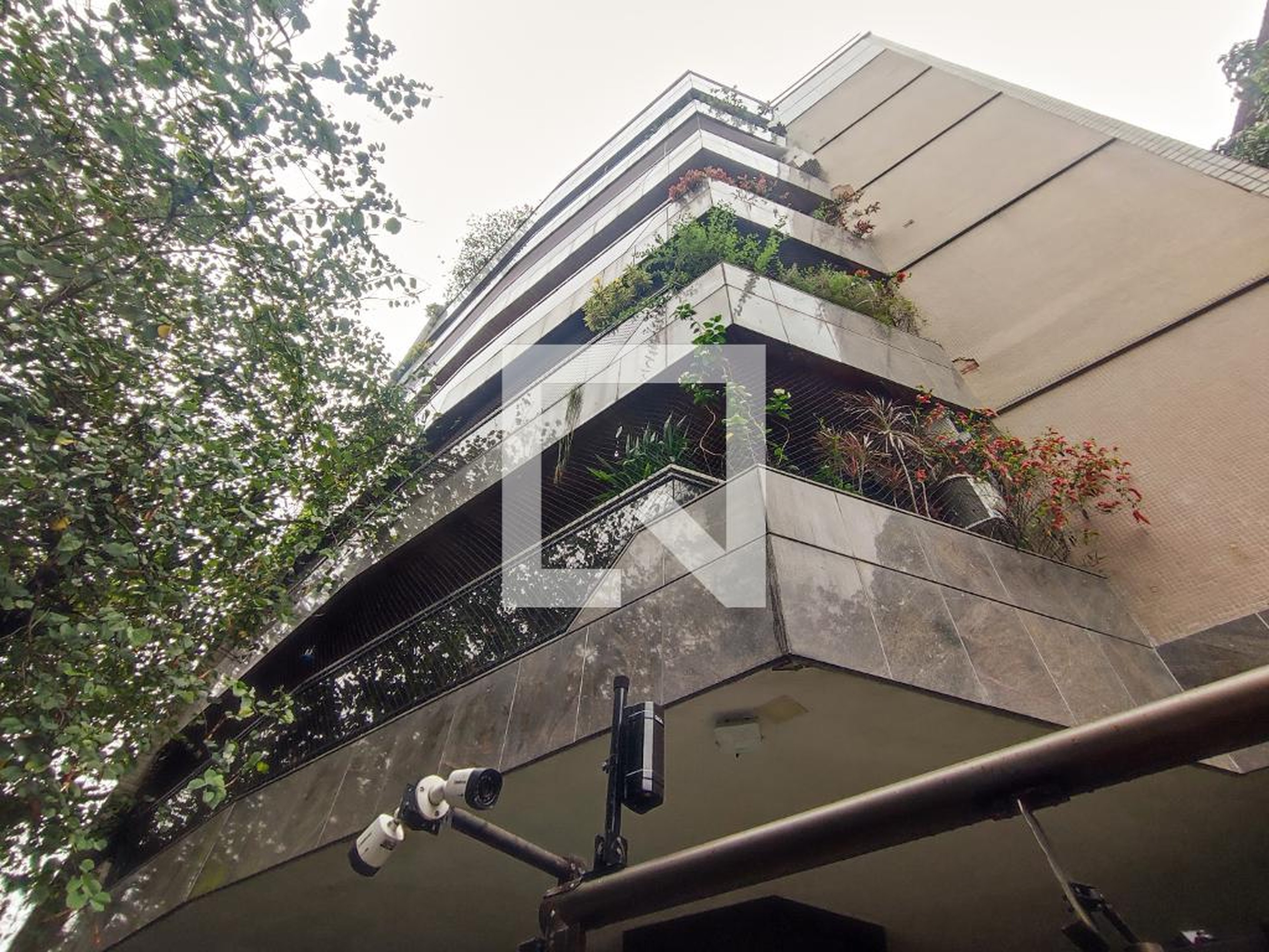 Fachada Condomínio em Rua Benjamim Batista, 197