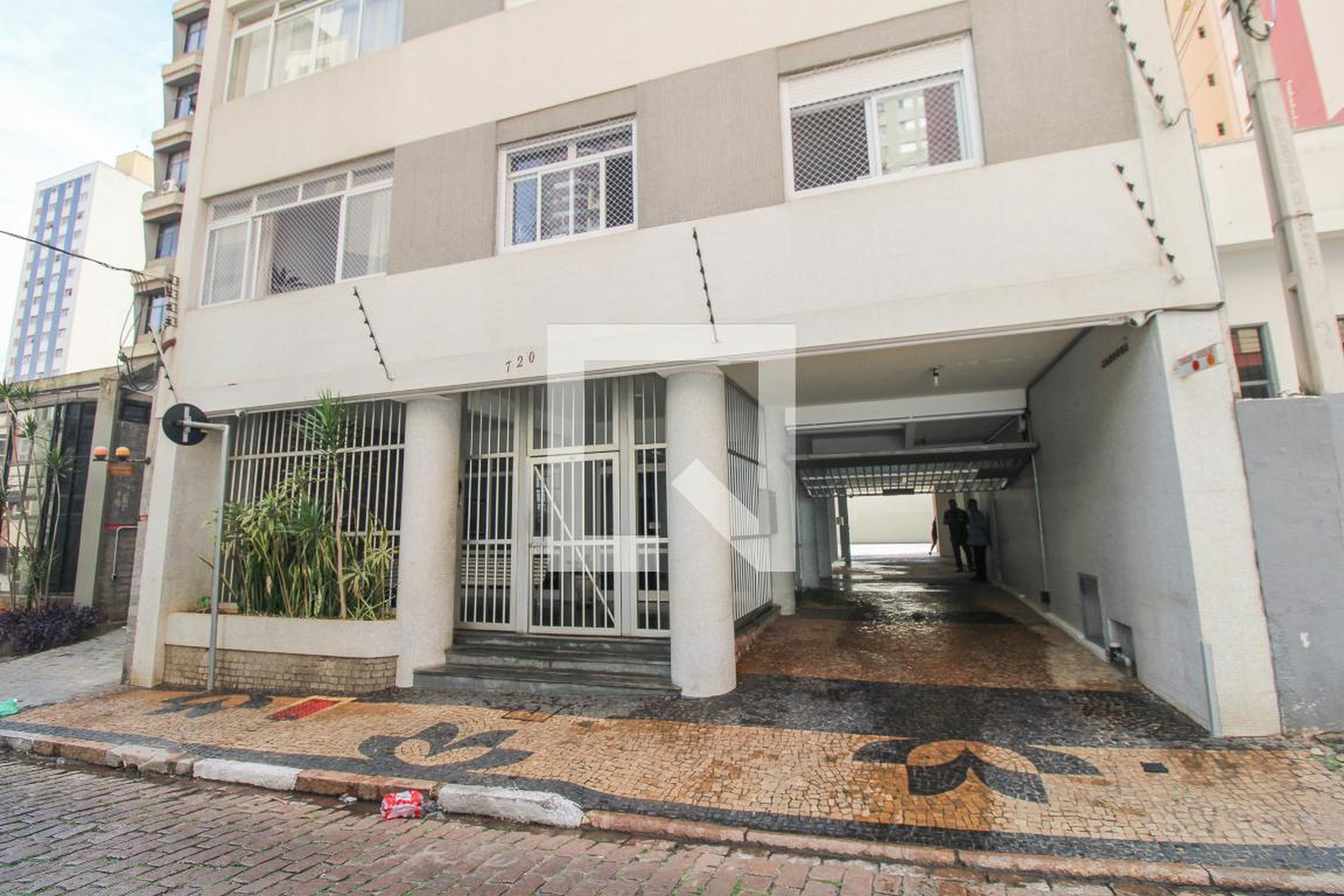 Fachada Condomínio em Rua Doutor Quirino, 720