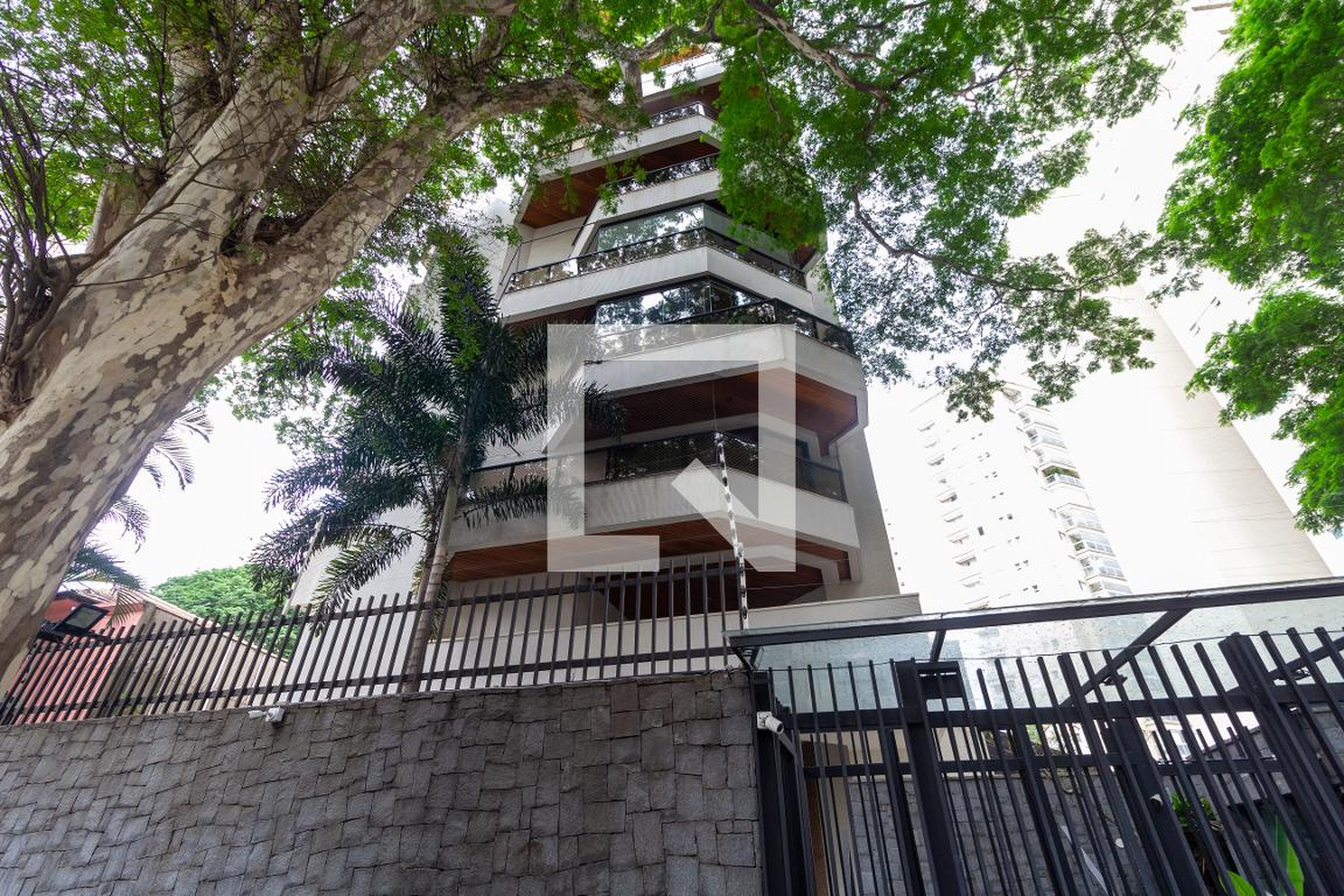 Fachada Condomínio em Rua Turiassu, 70