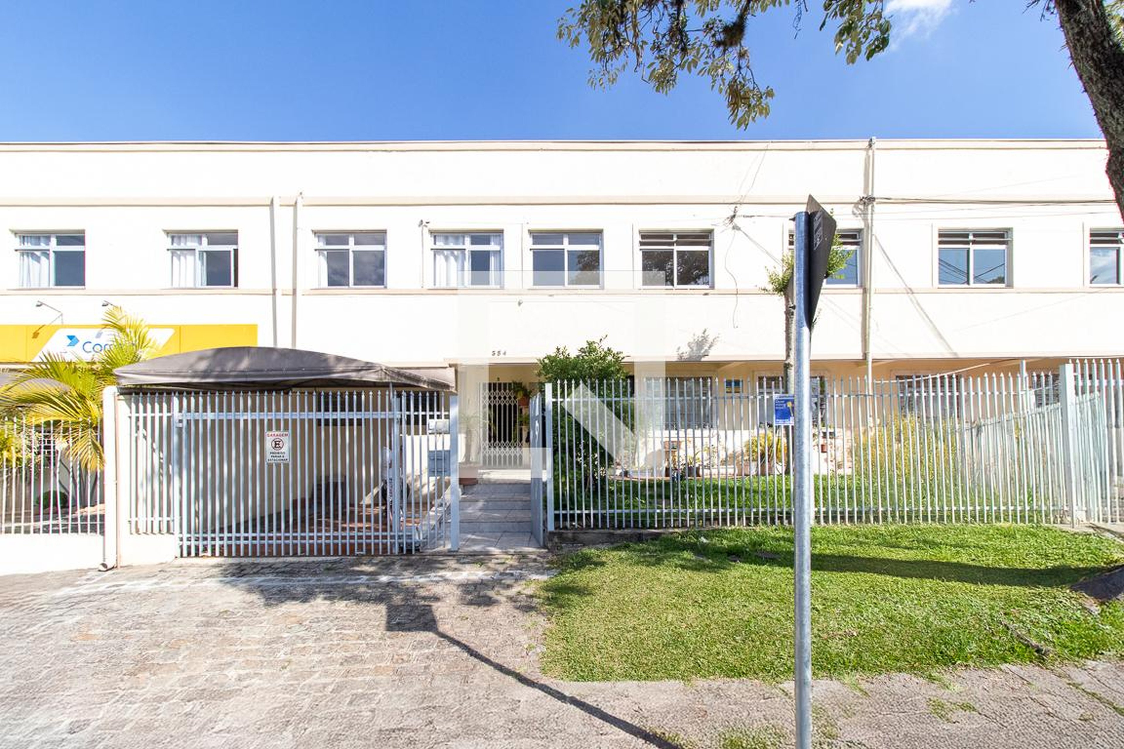 Fachada do Prédio Condomínio em Rua Armando Sáles de Oliveira, 354