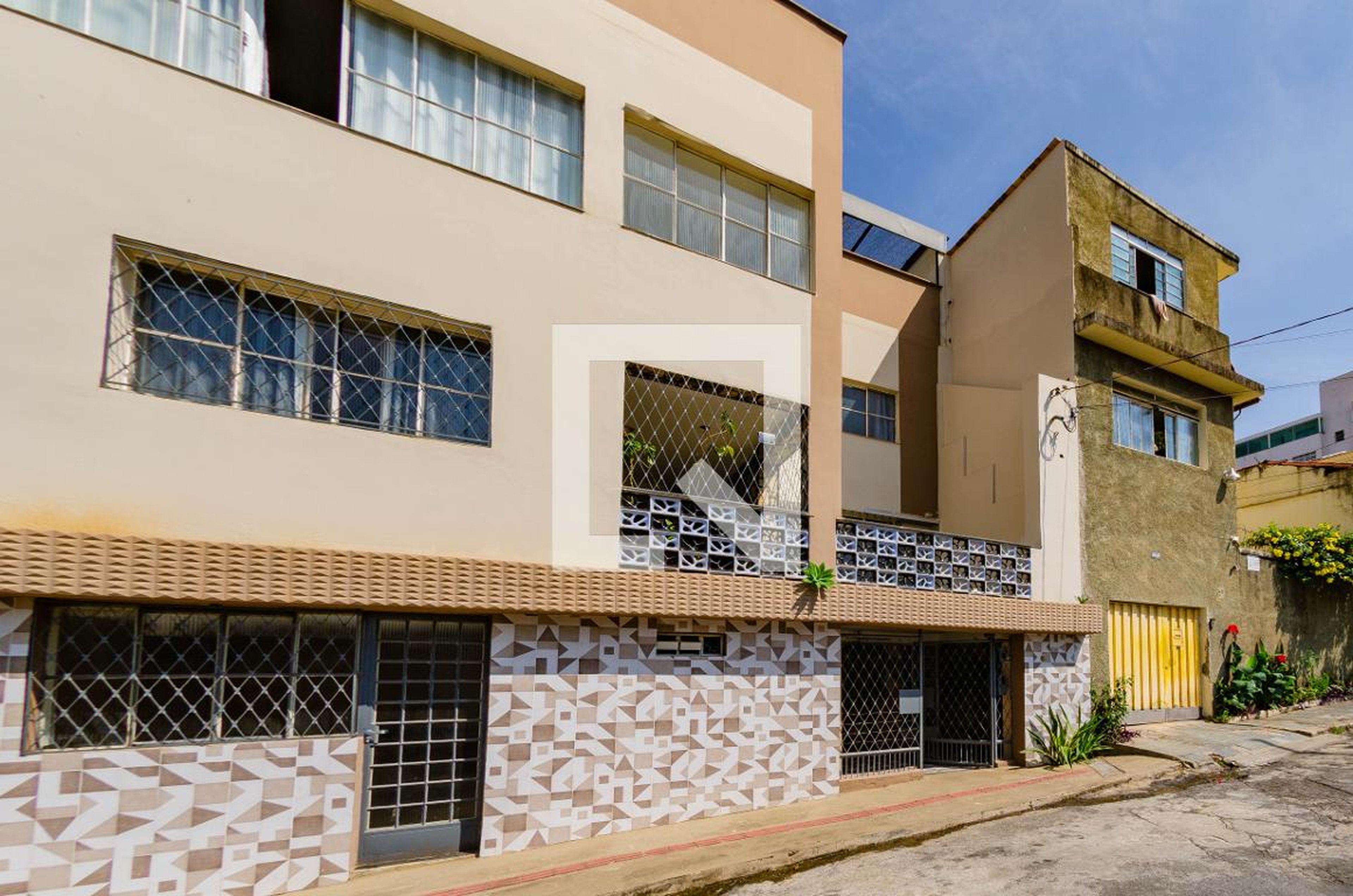 Fachada Condomínio em Rua Uberlândia, 165