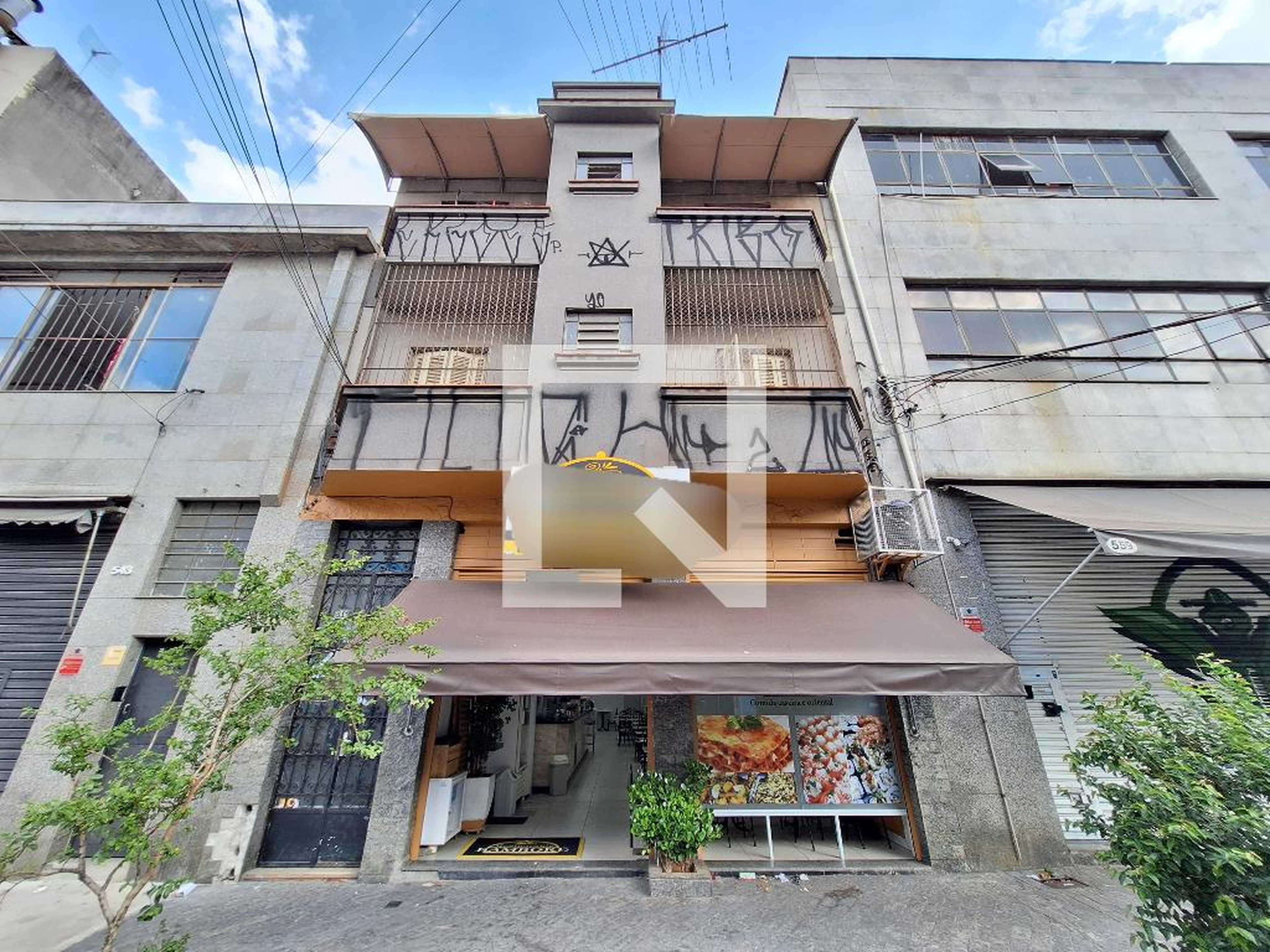 Fachada Condomínio em Rua Solon, 545