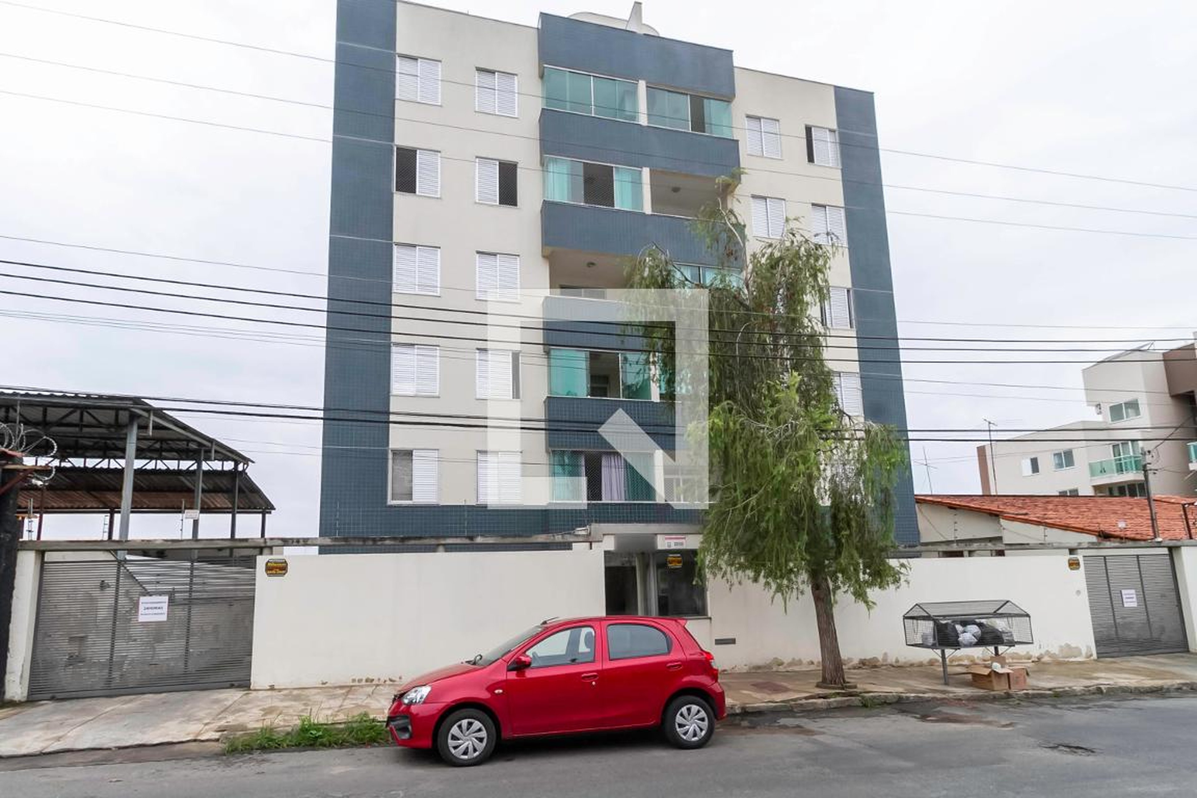 Fachada Condomínio em Rua São João da Lagoa, 94