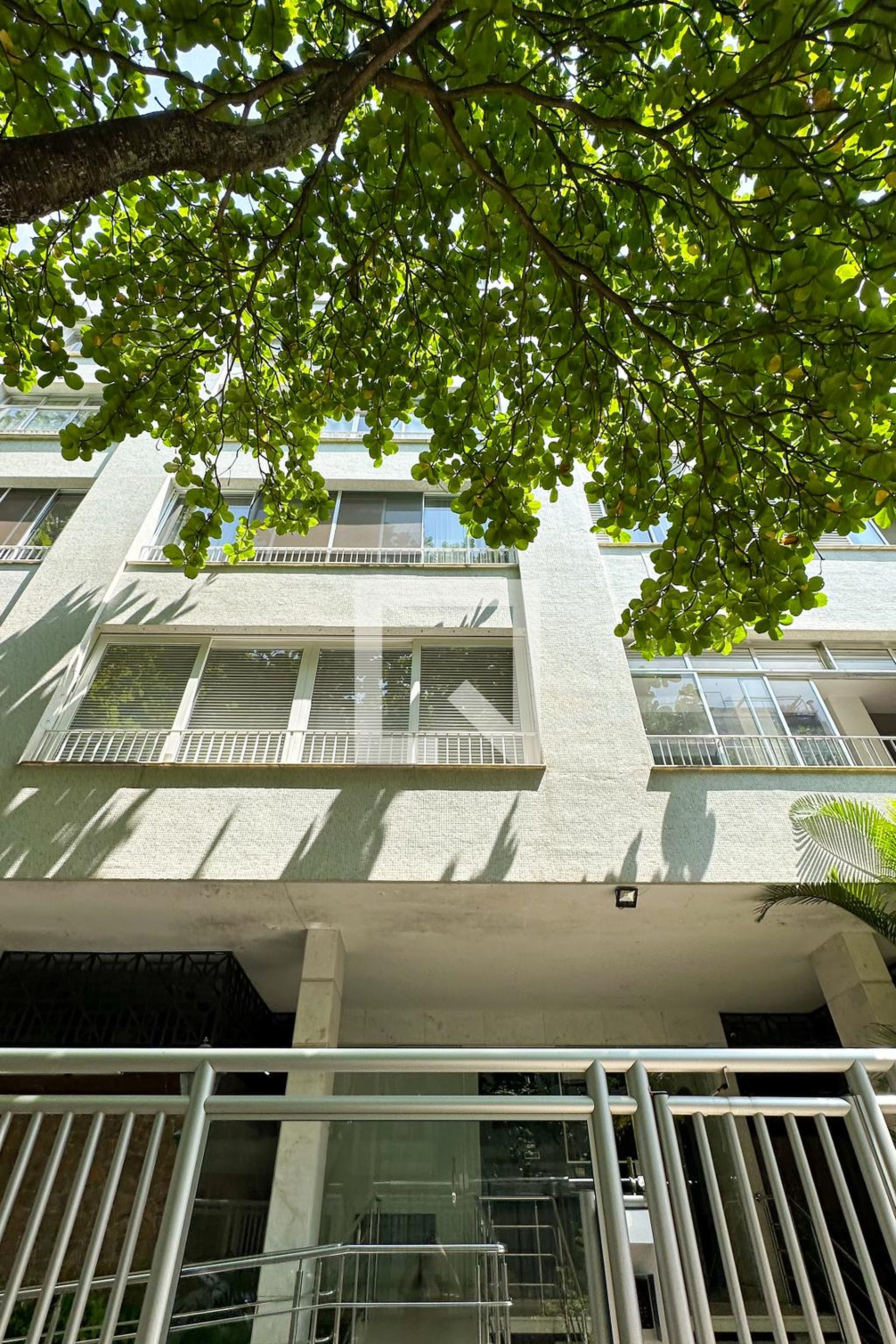 Fachada Condomínio em Rua Redentor, 55