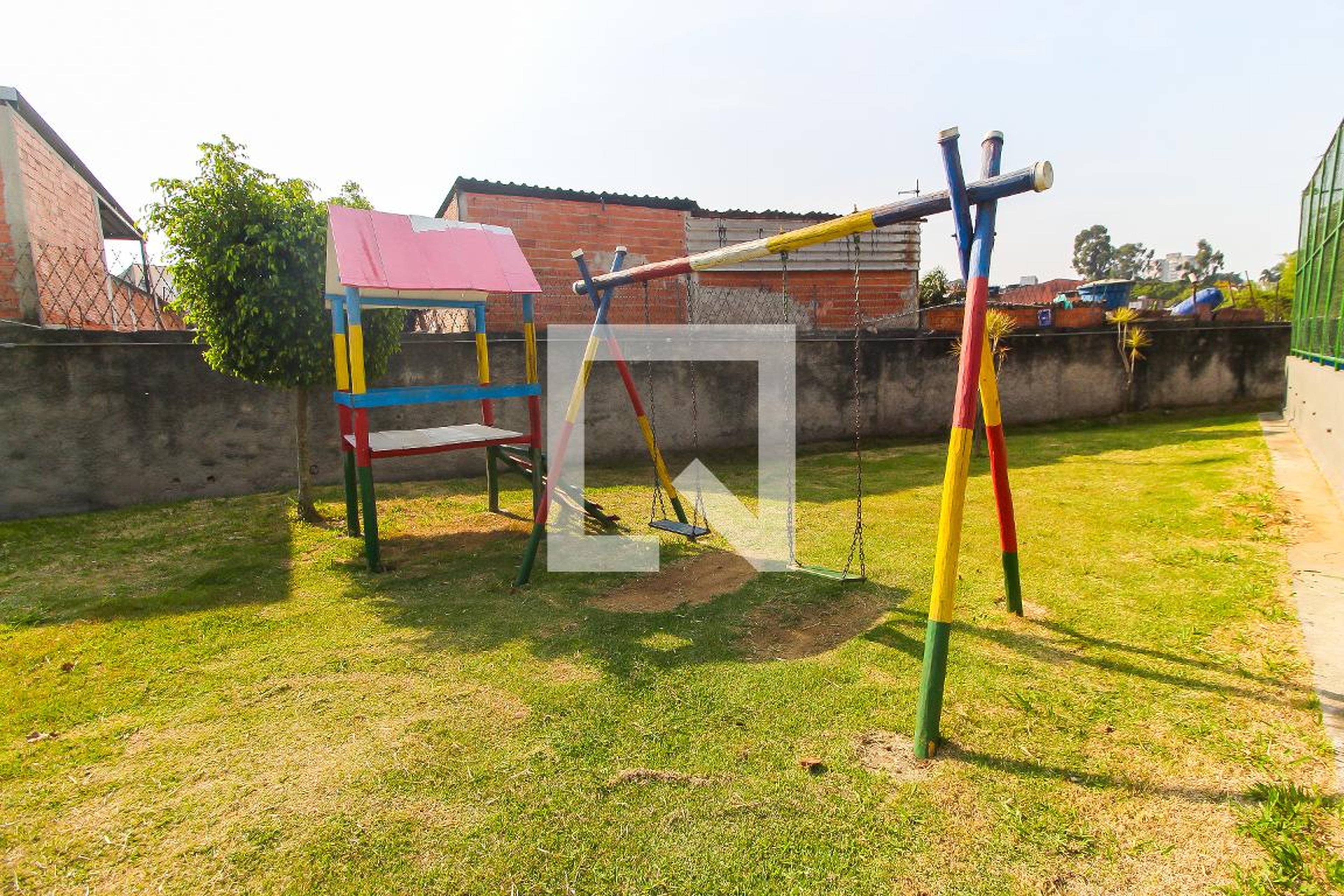 Playground - Violeta Lírio