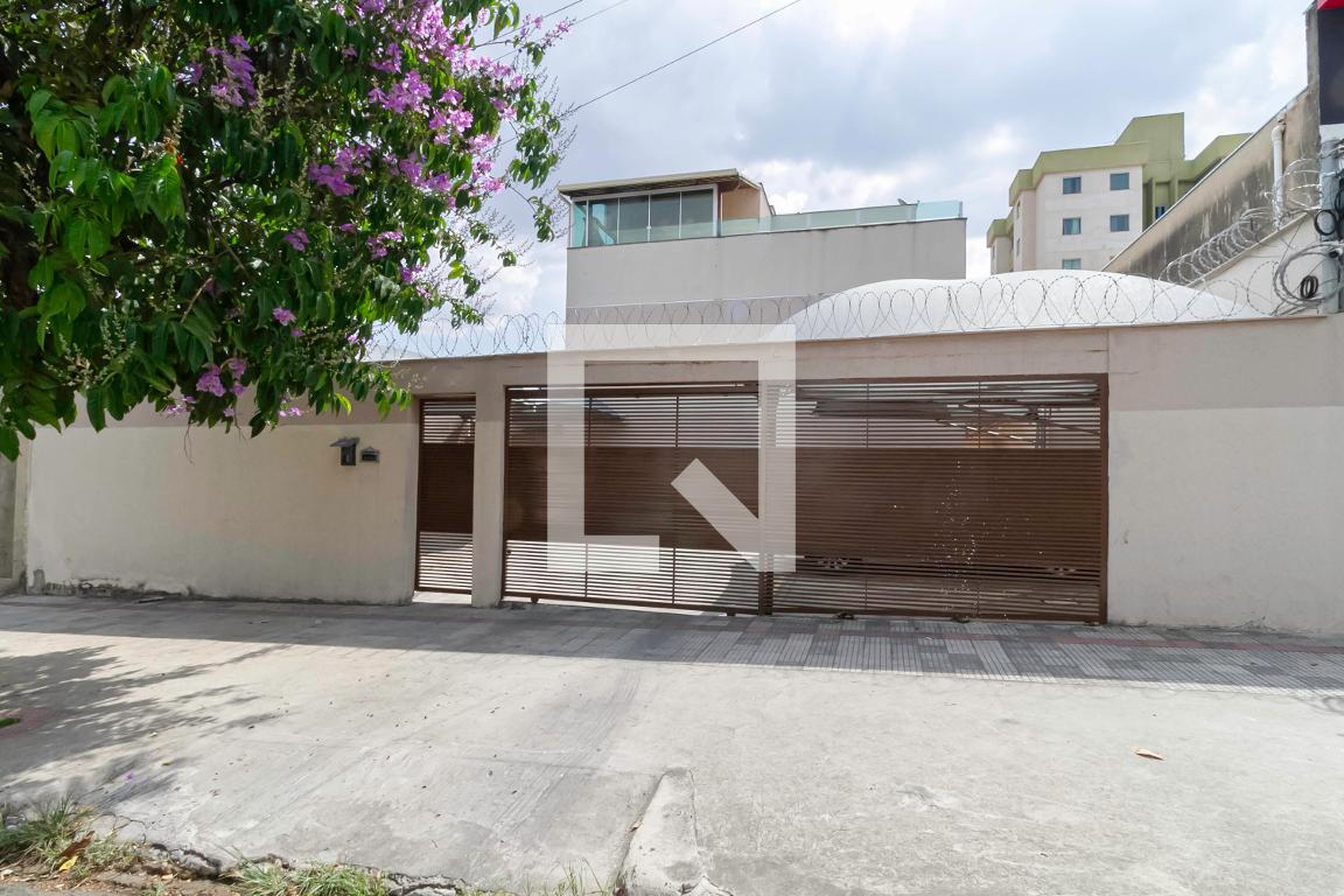 Fachada Condomínio em Rua Jordelina Maria do Carmo, 201