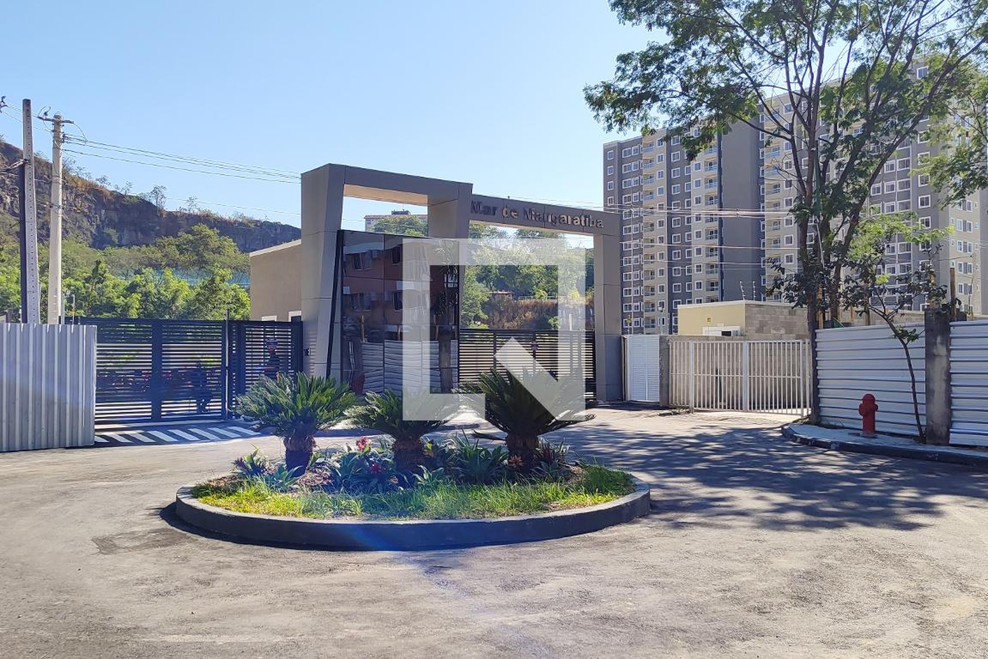 Fachada Condomínio em Estrada dos Menezes, 74