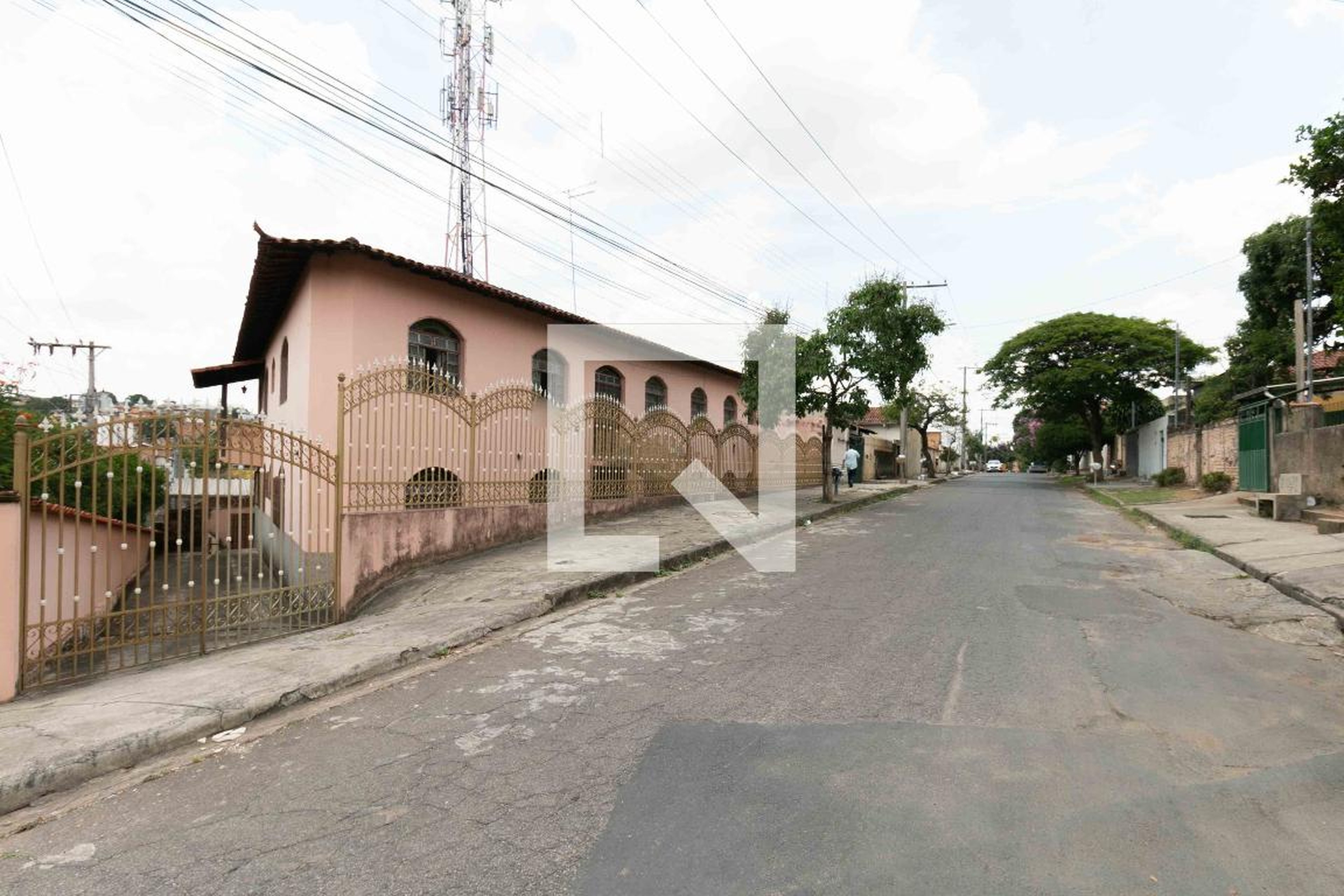 Fachada Condomínio em Rua Assíria, 102