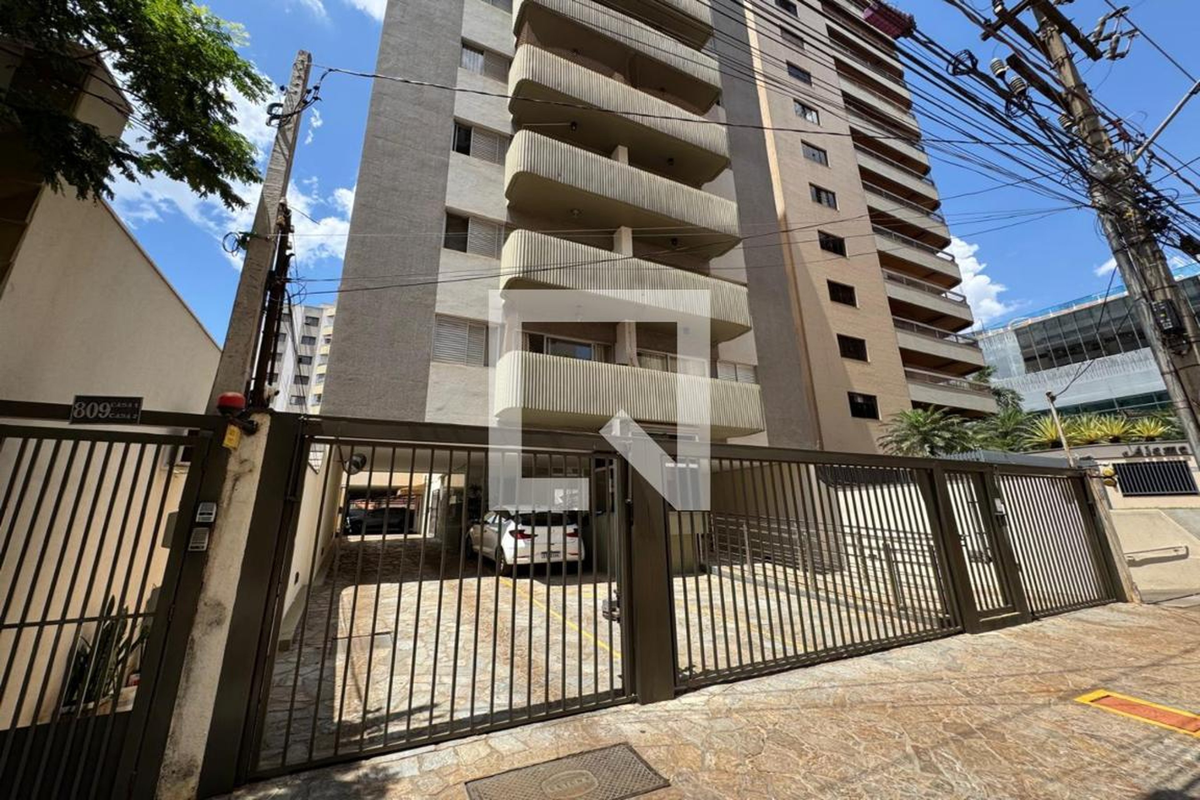 Fachada Condomínio em Rua Campos Salles, 817