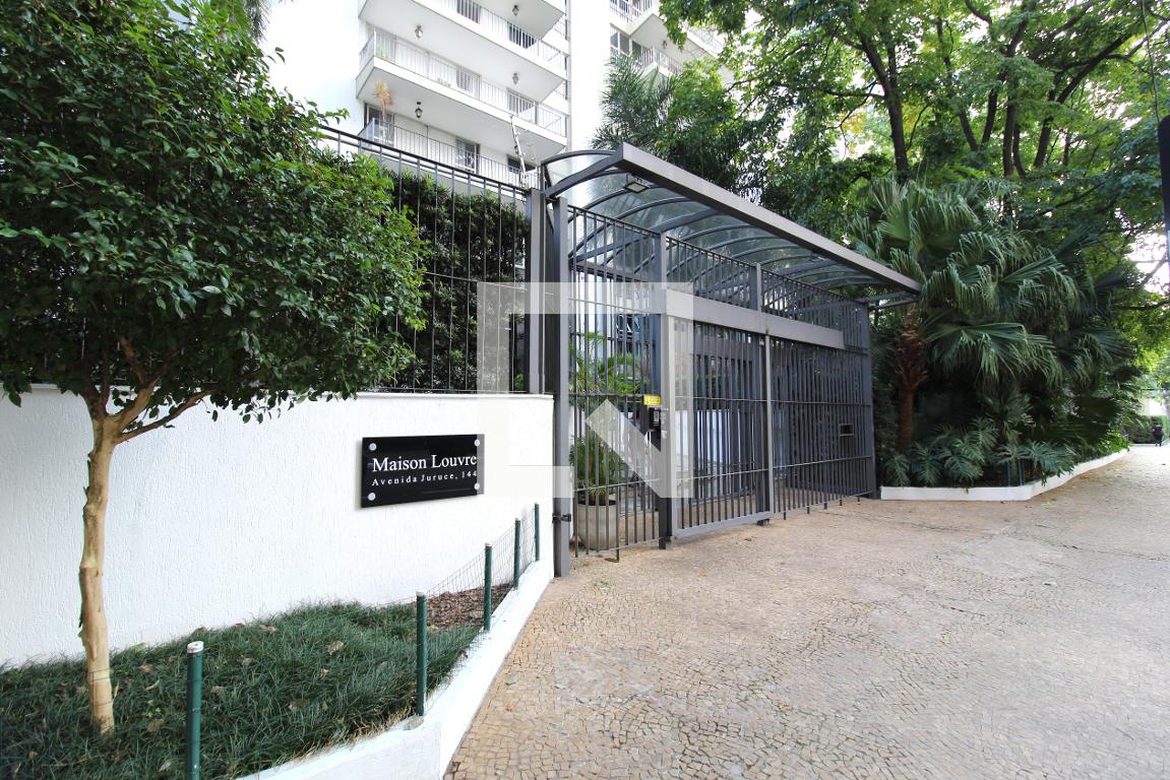 Fachada do Prédio Condomínio Maison Louvre