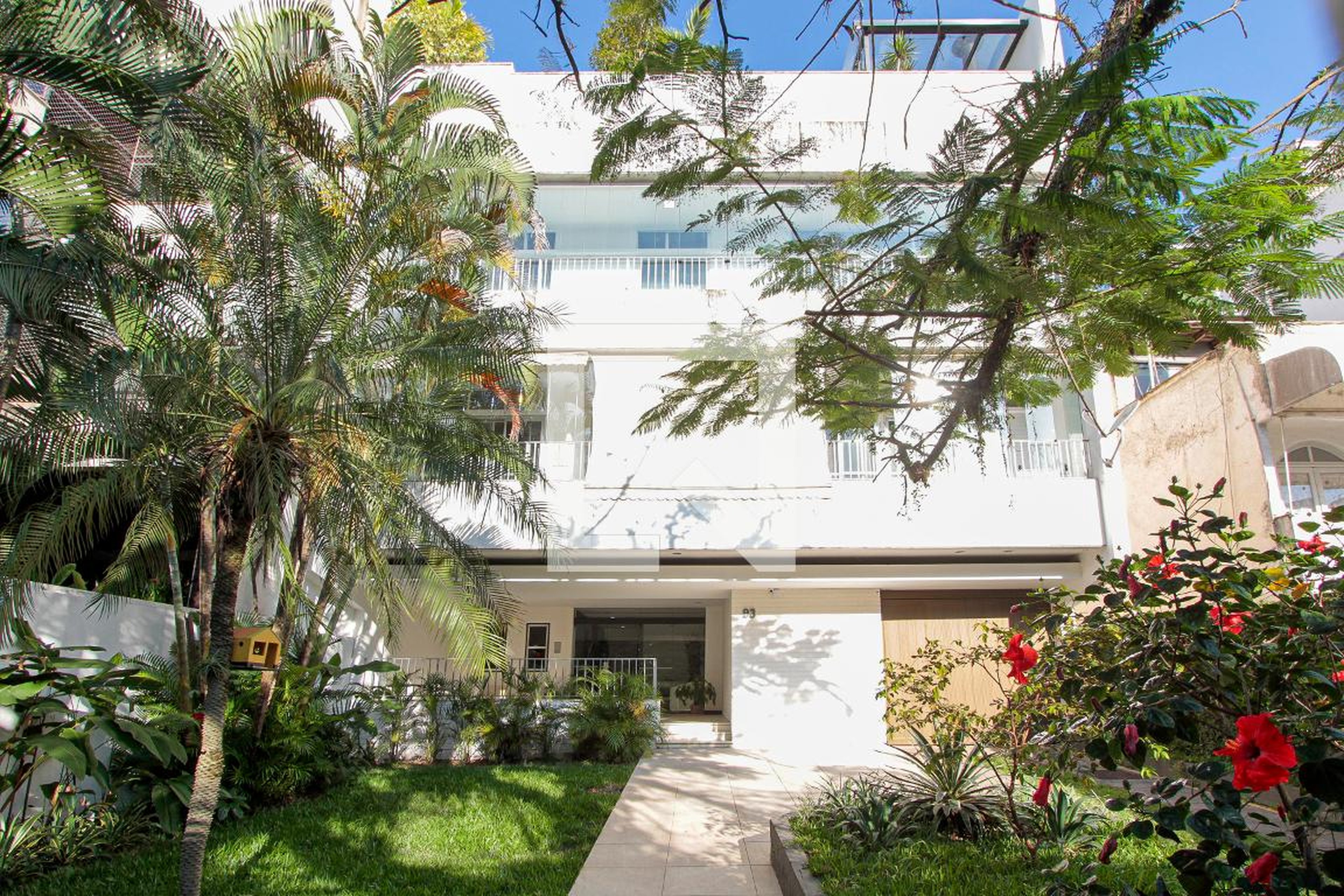 Fachada Condomínio em Rua Desembargador Fernandes Pinheiro, 93