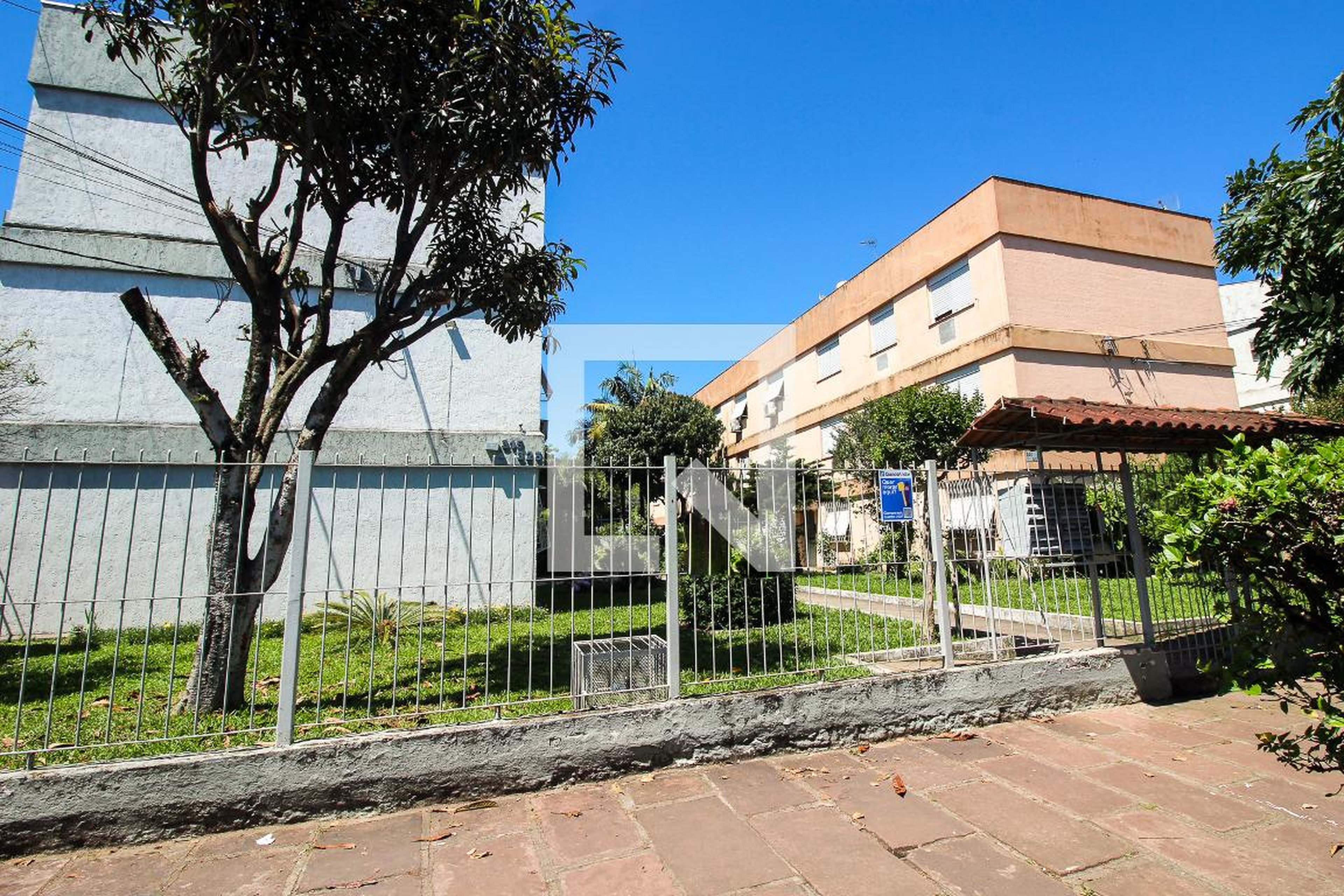 Fachada do condomínio Condomínio em Rua Coronel Massot, 331