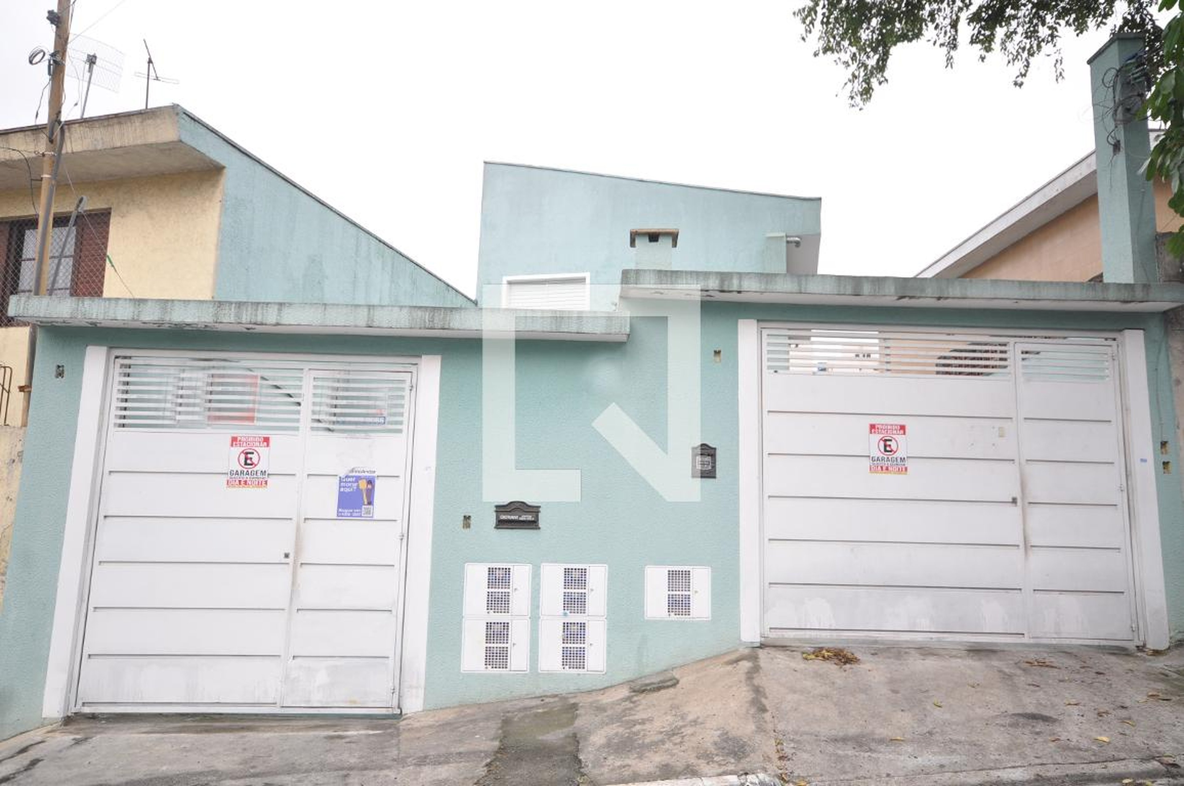 Fachada Condomínio em Rua Caracaxá, 729