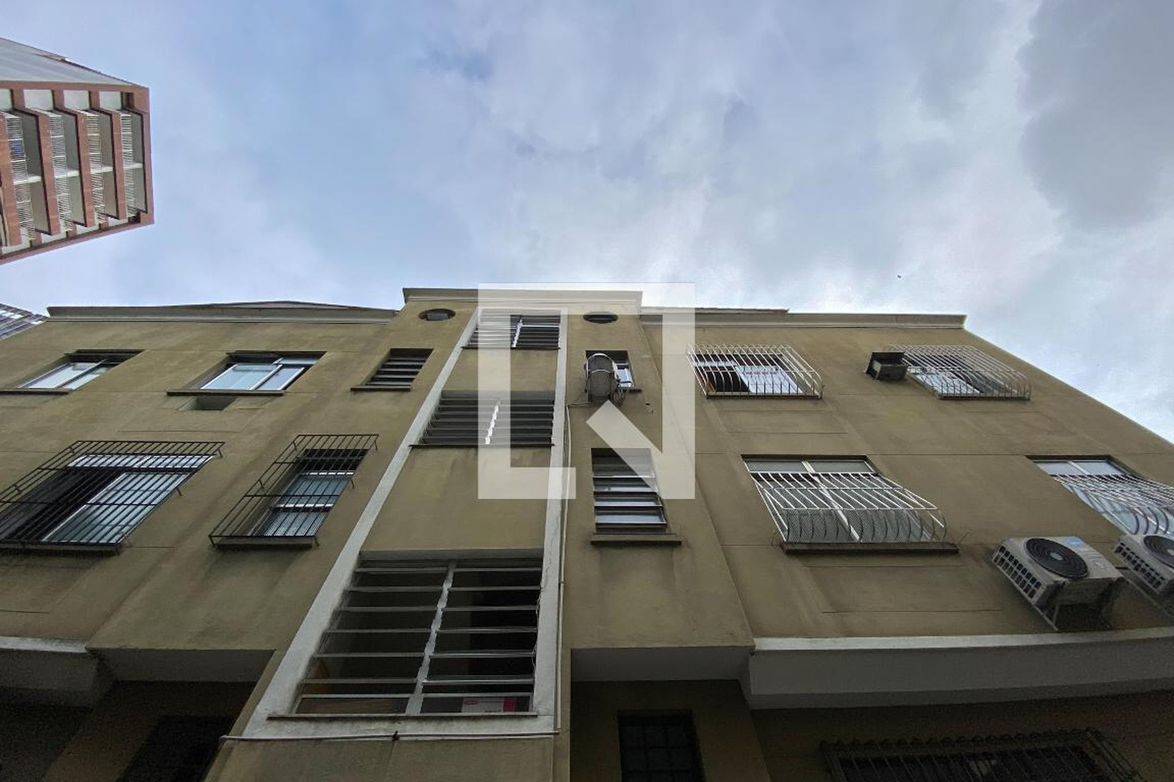 Fachada Condomínio em Rua Voluntários da Pátria, 36