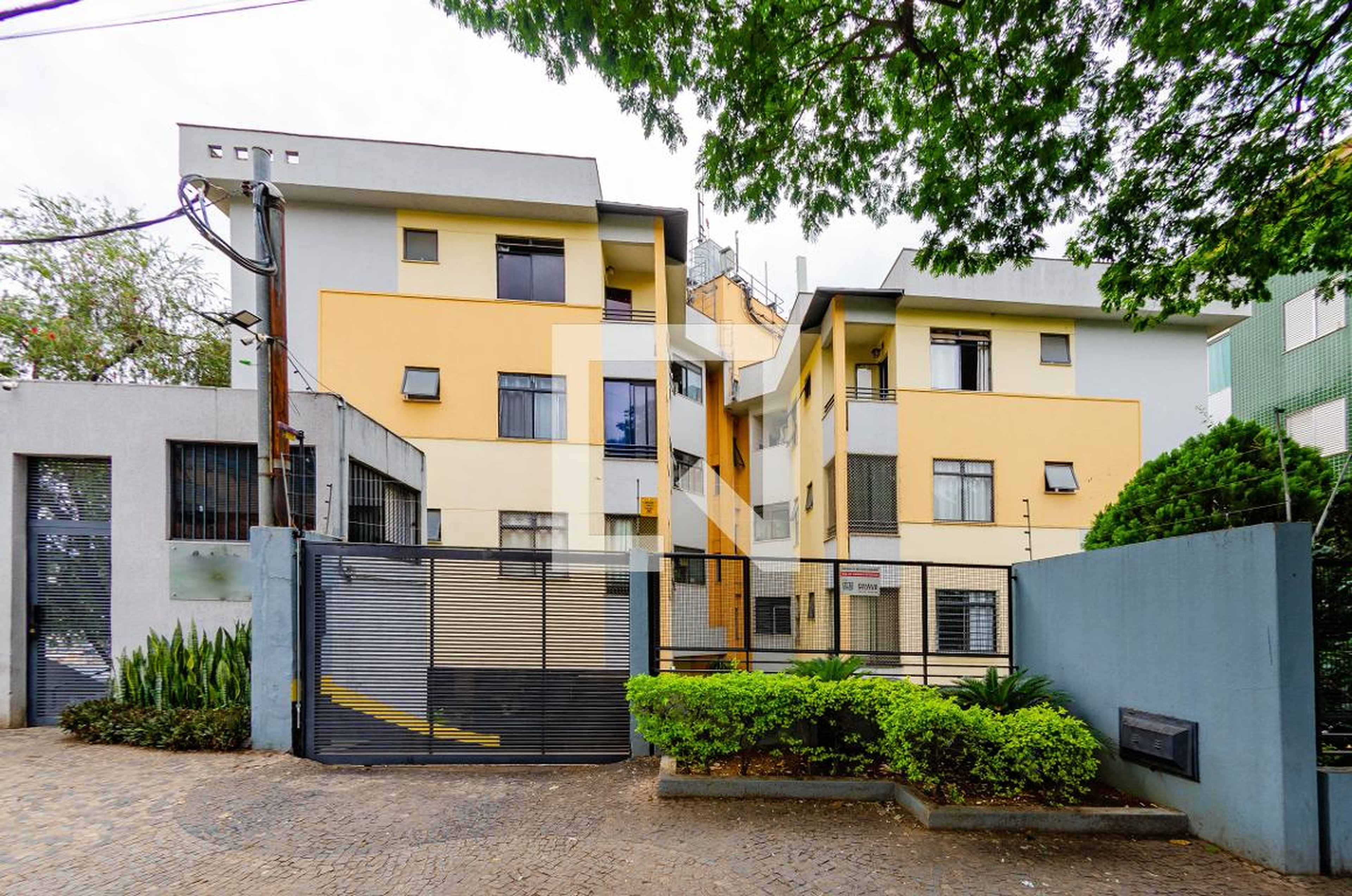 Fachada Condomínio em Rua Paulo Piedade Campos, 850