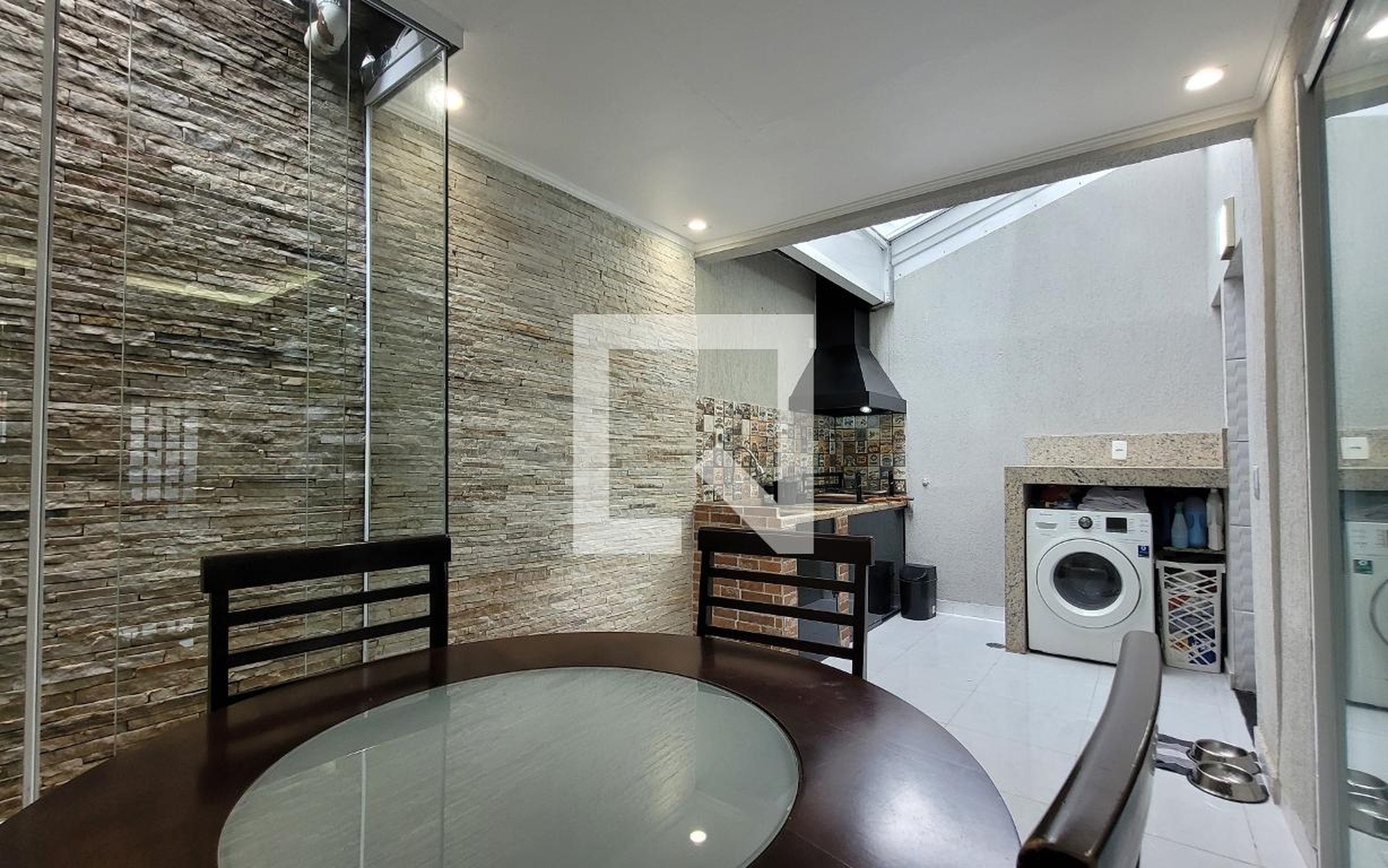 Area externa - Bougainville Utinga