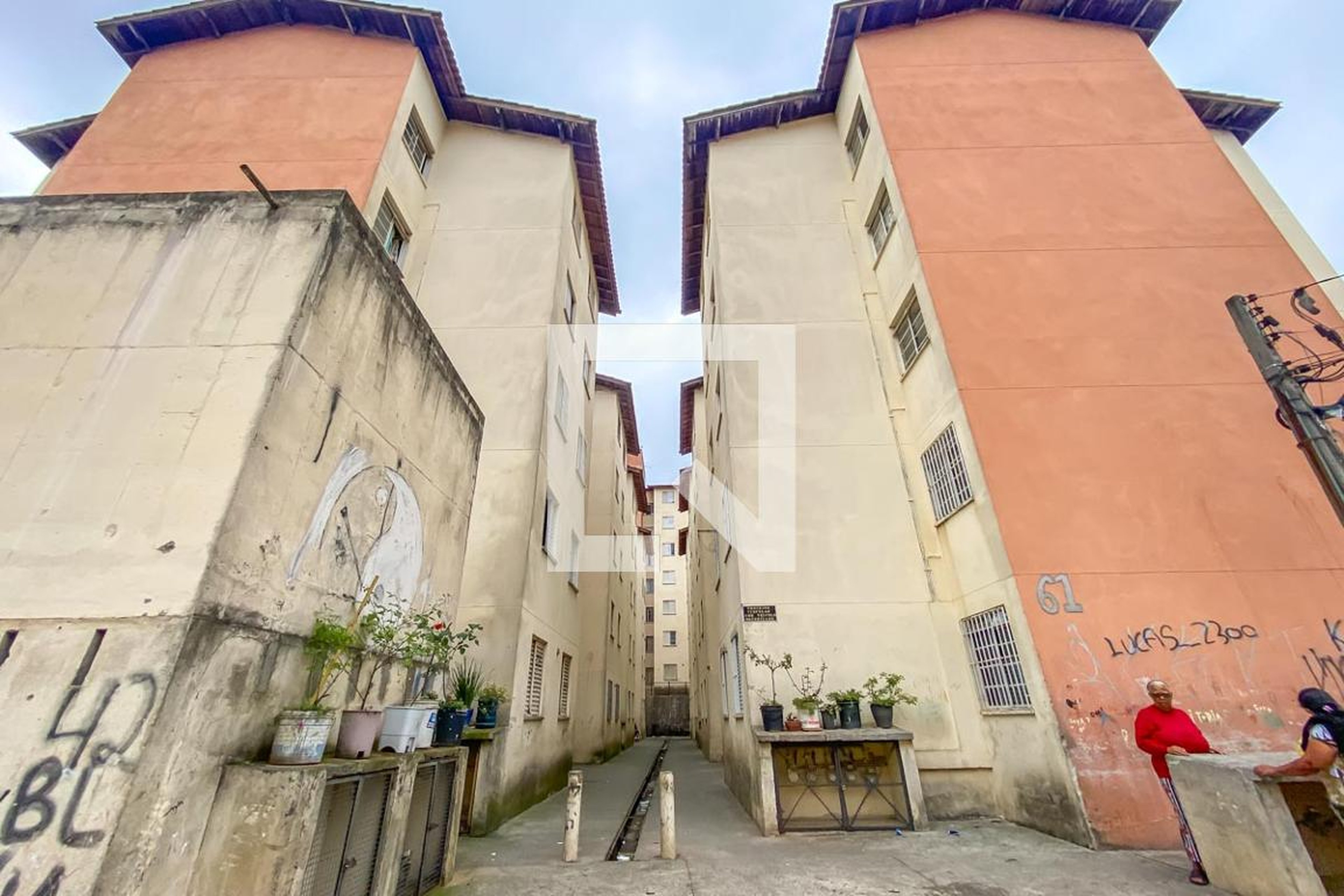 Fachada Condomínio em Rua Céu Azul, 61