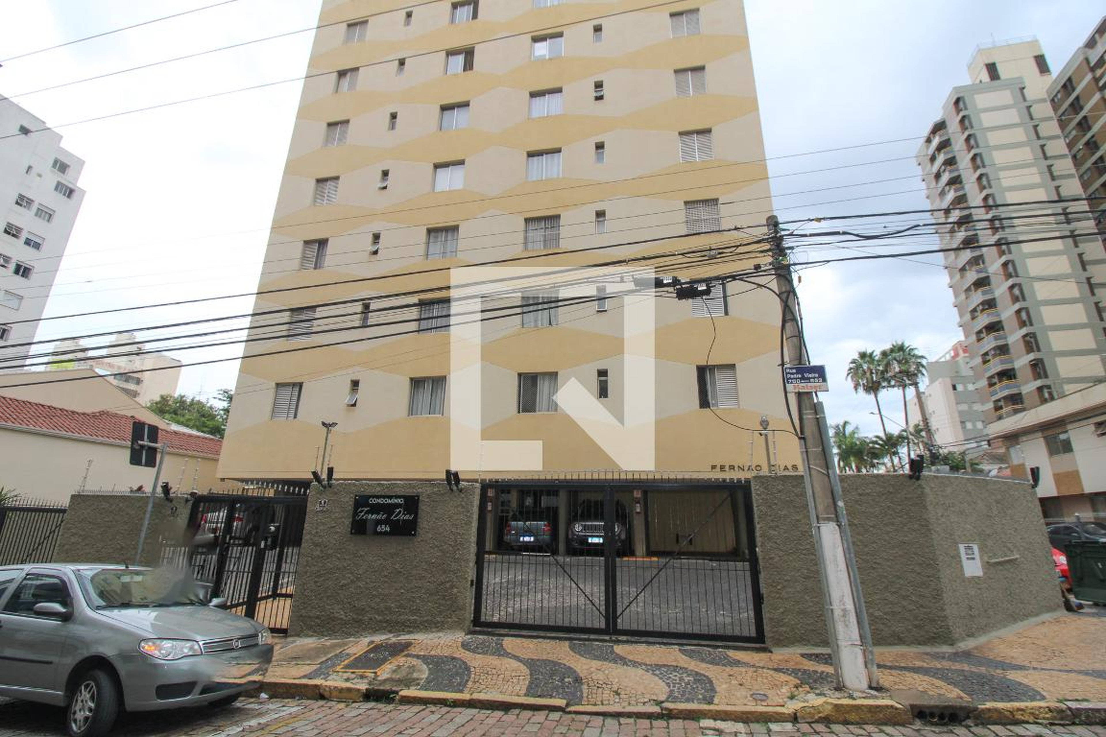 Fachada Condomínio em Rua Padre Vieira, 654