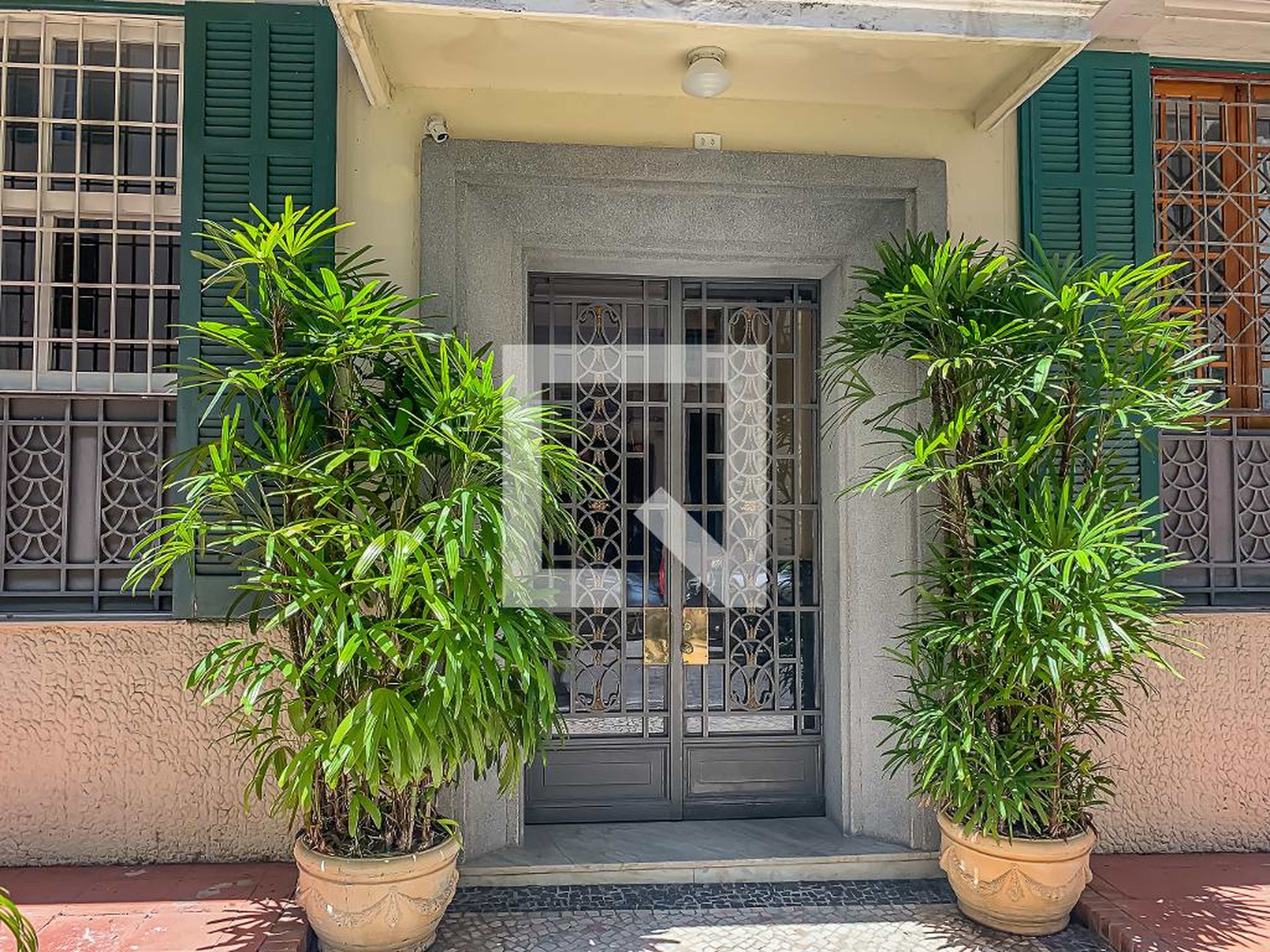 Fachada Condomínio em Rua Píres de Almeida, 14