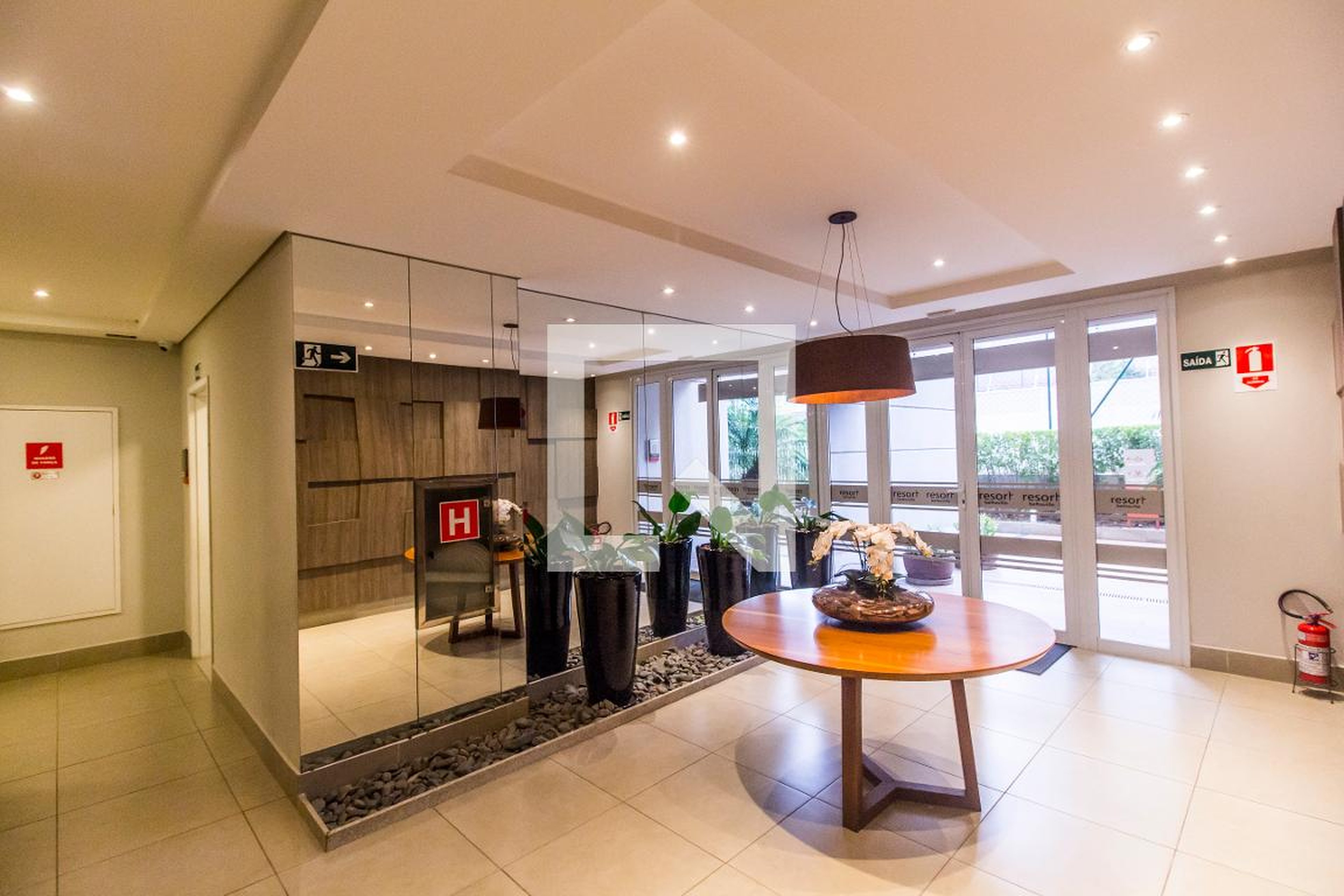 Hall social Condomínio em Avenida Trindade, 464