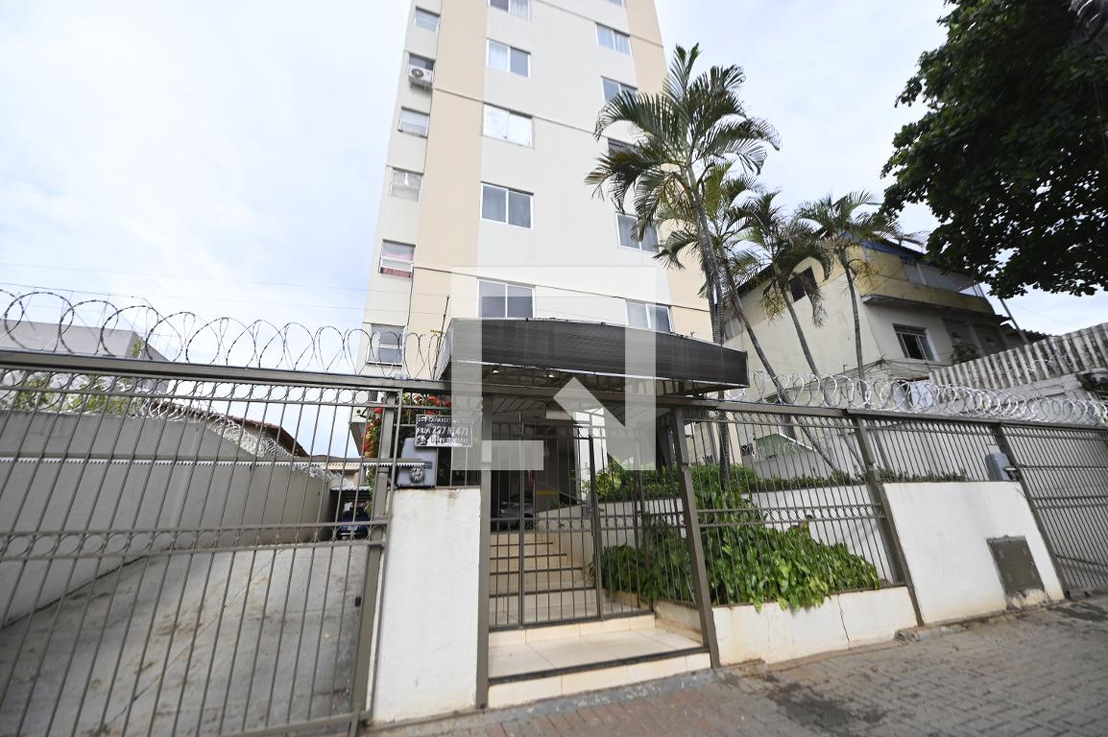 Fachada Condomínio em Rua 237, 471