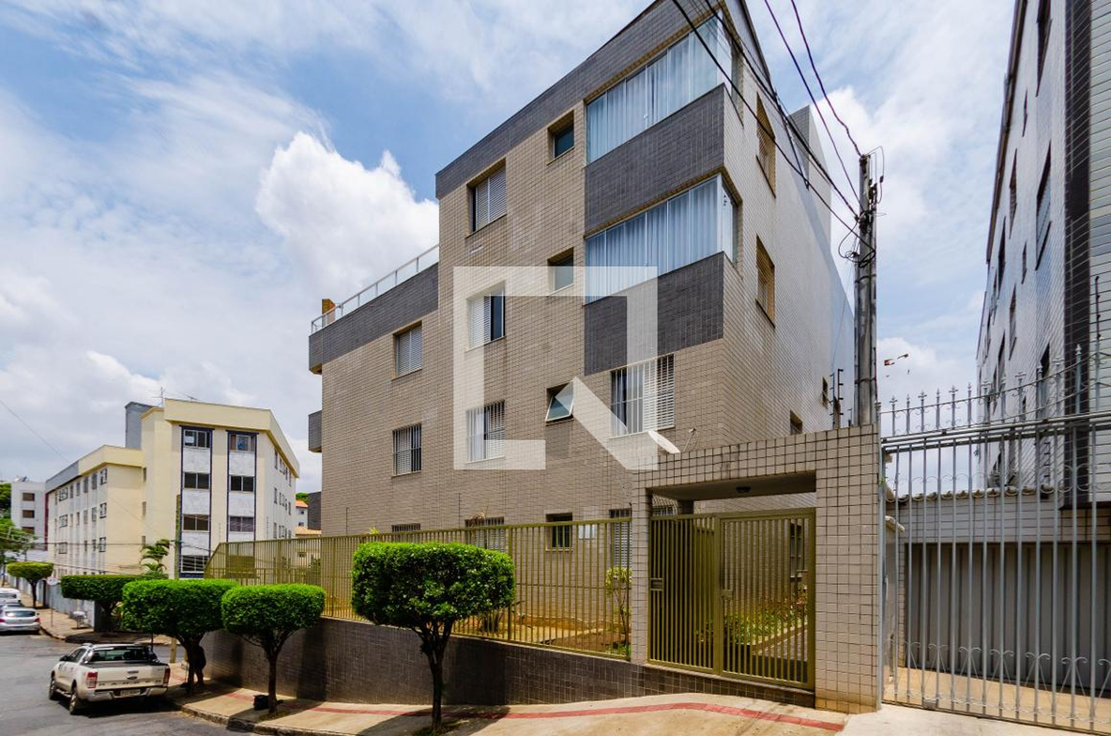 Fachada Condomínio em Rua Mayrink, 125