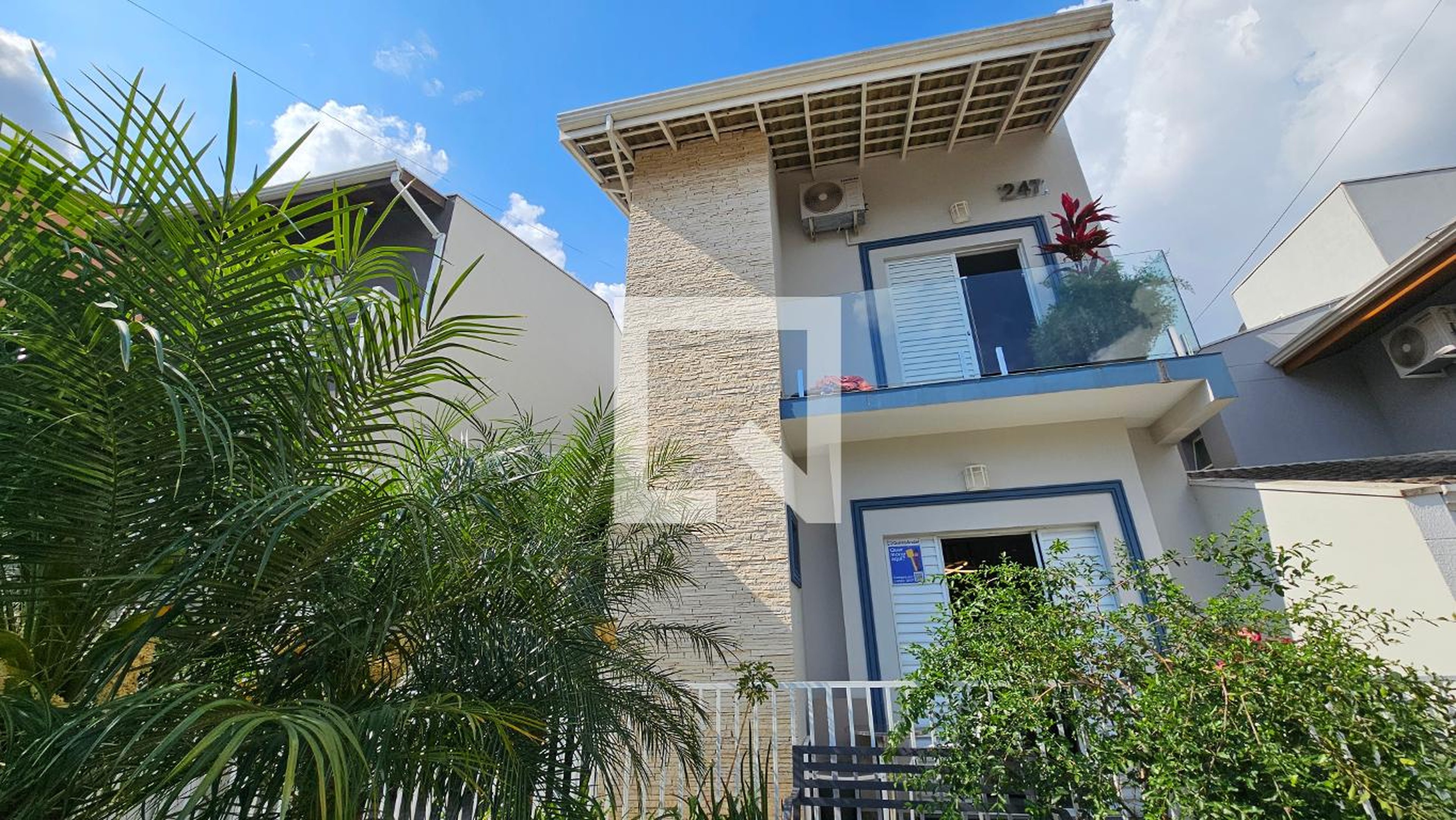 Fachada Condomínio em Rua Doutor Jair Caparroz Saldanha, 247