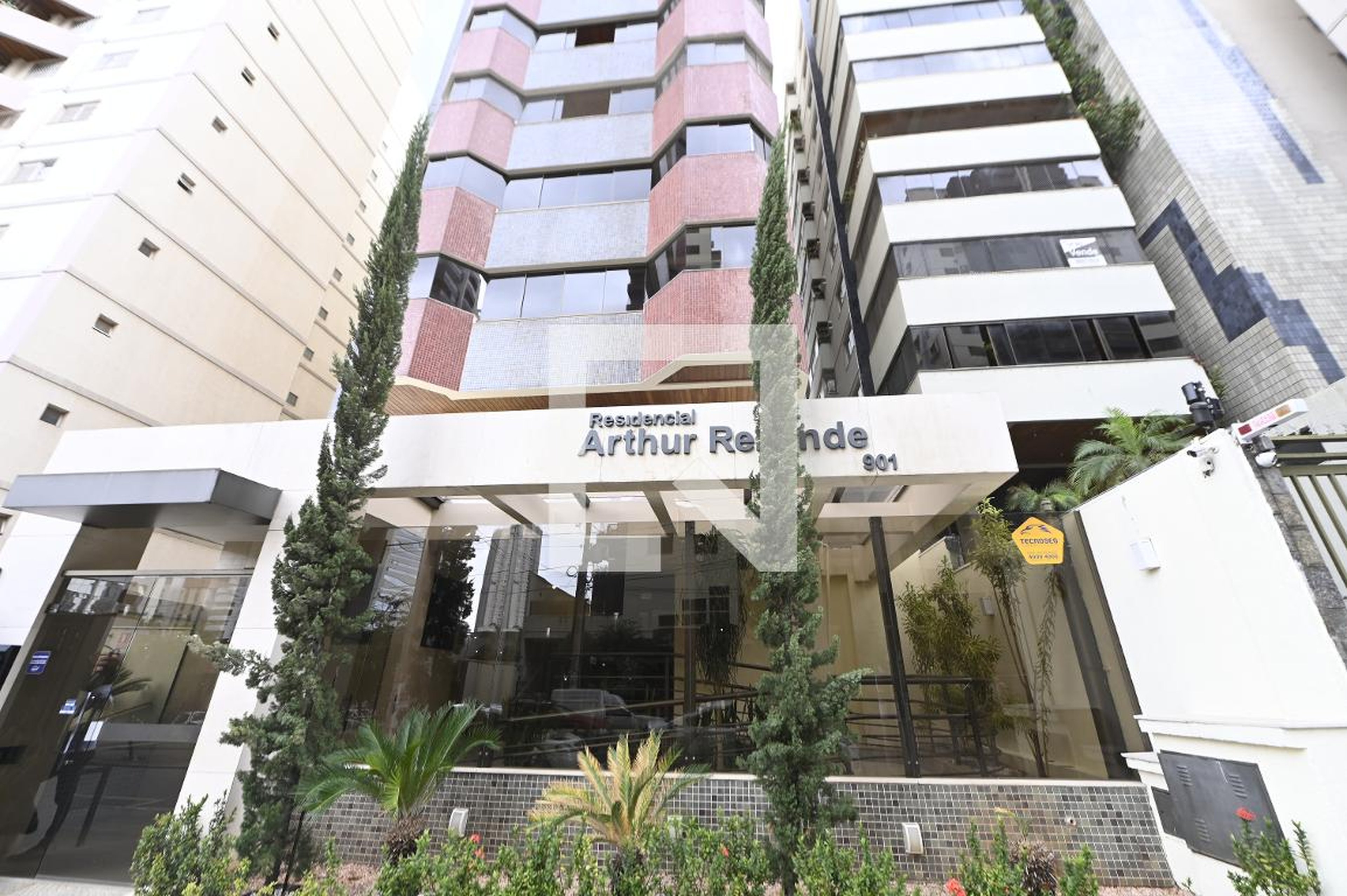 Fachada Condomínio em Avenida T-5, 901