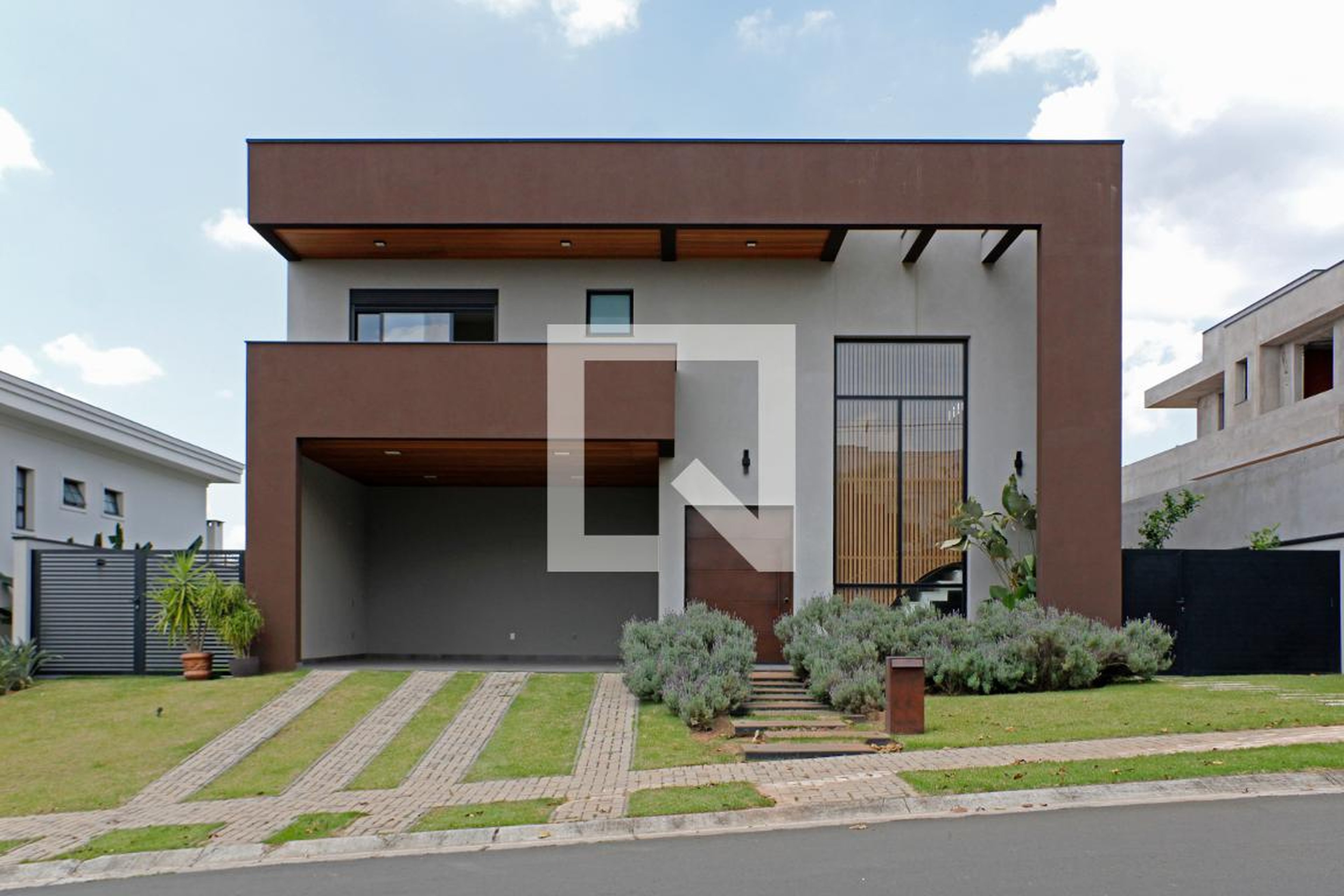 Fachada Condomínio em Rua Abrahão Kalil Aun, 57