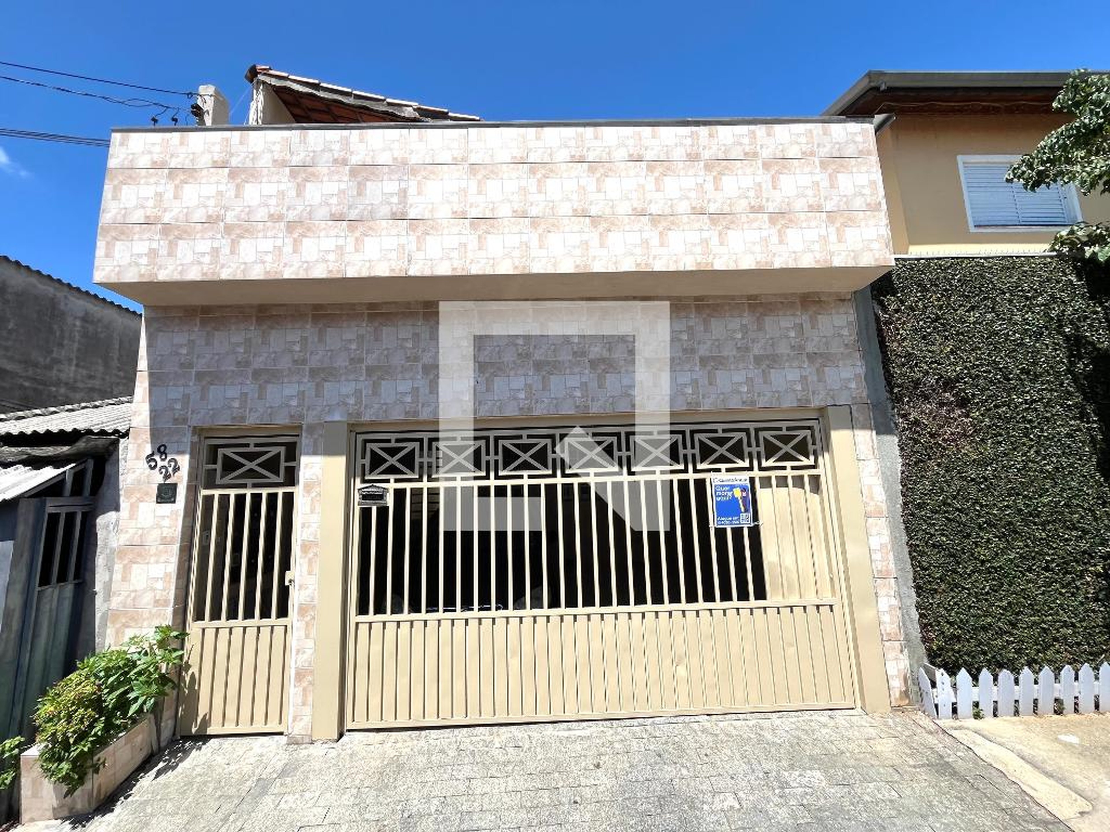 Fachada Condomínio em Rua Wadih Gebara, 58