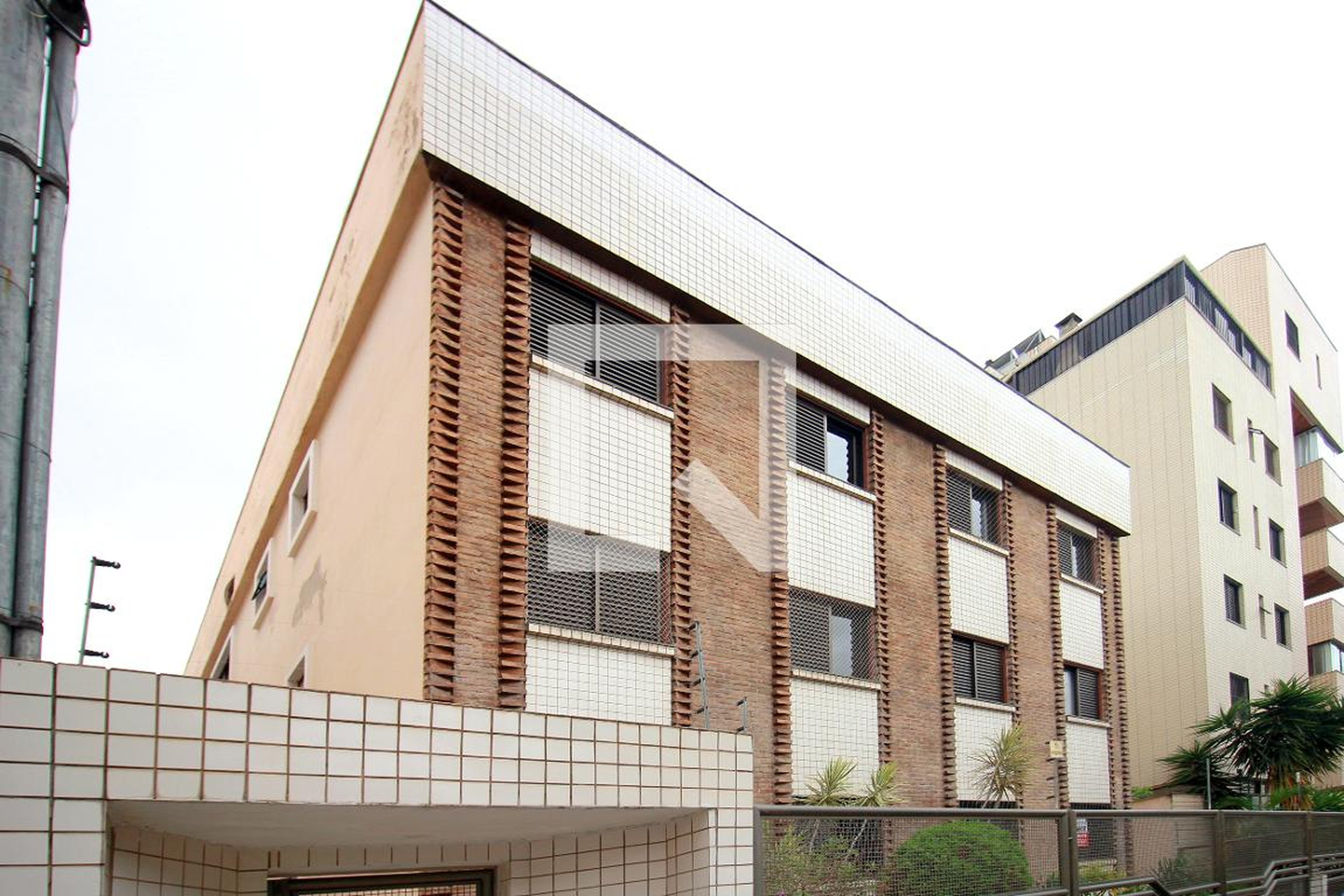 Fachada Condomínio em Rua Elyseu Dias Coelho, 75