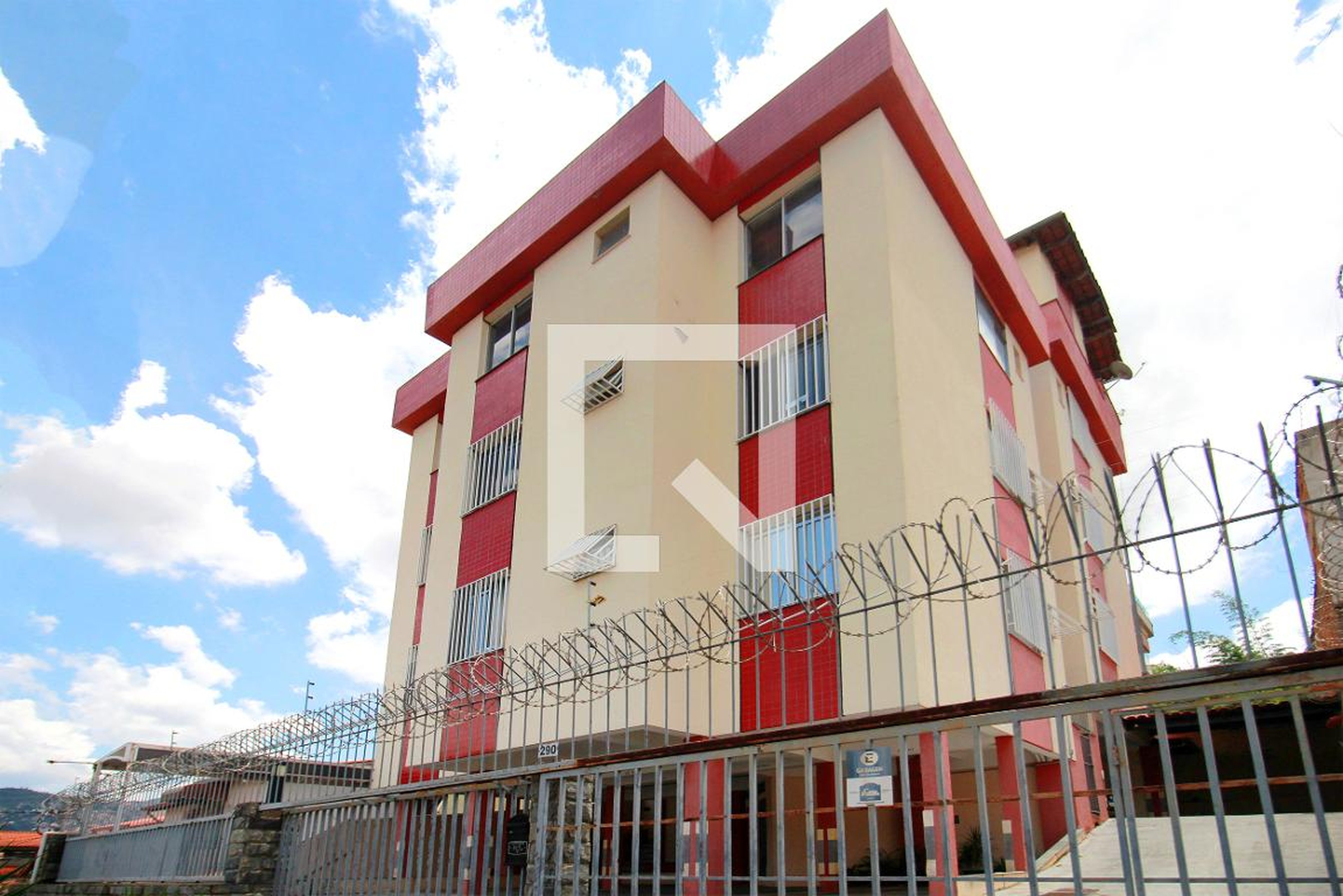 Fachada Condomínio em Rua Alvinópolis, 290