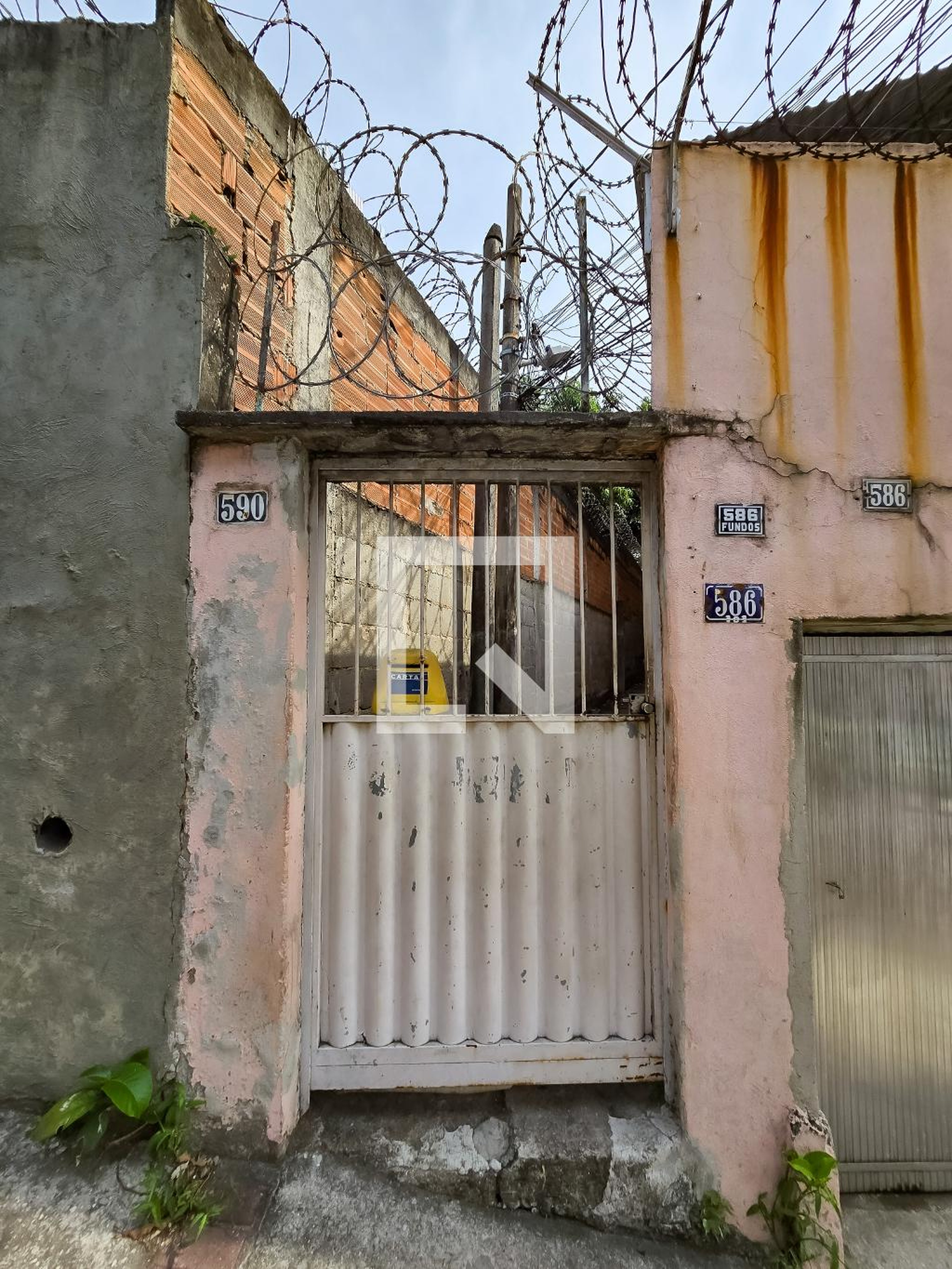 Fachada Condomínio em Rua Miguel Cervantes, 586