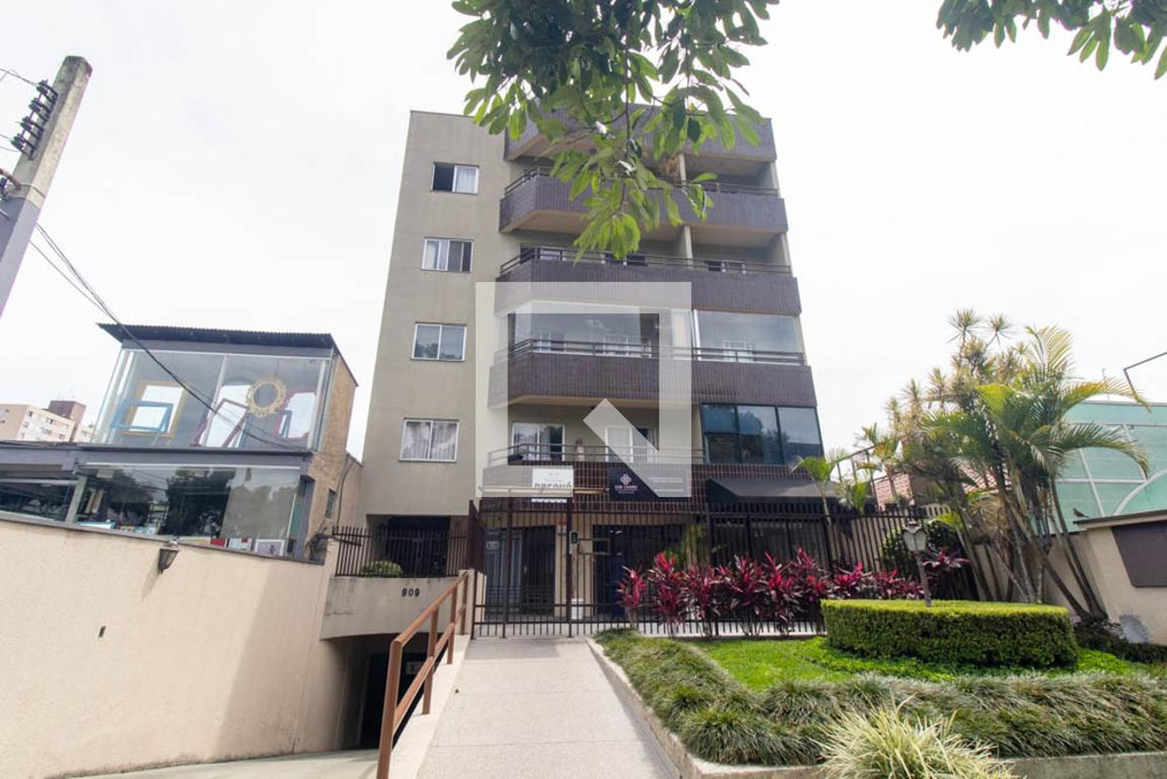 Fachada do condomínio Condomínio em Rua Desembargador Otávio do Amaral, 909