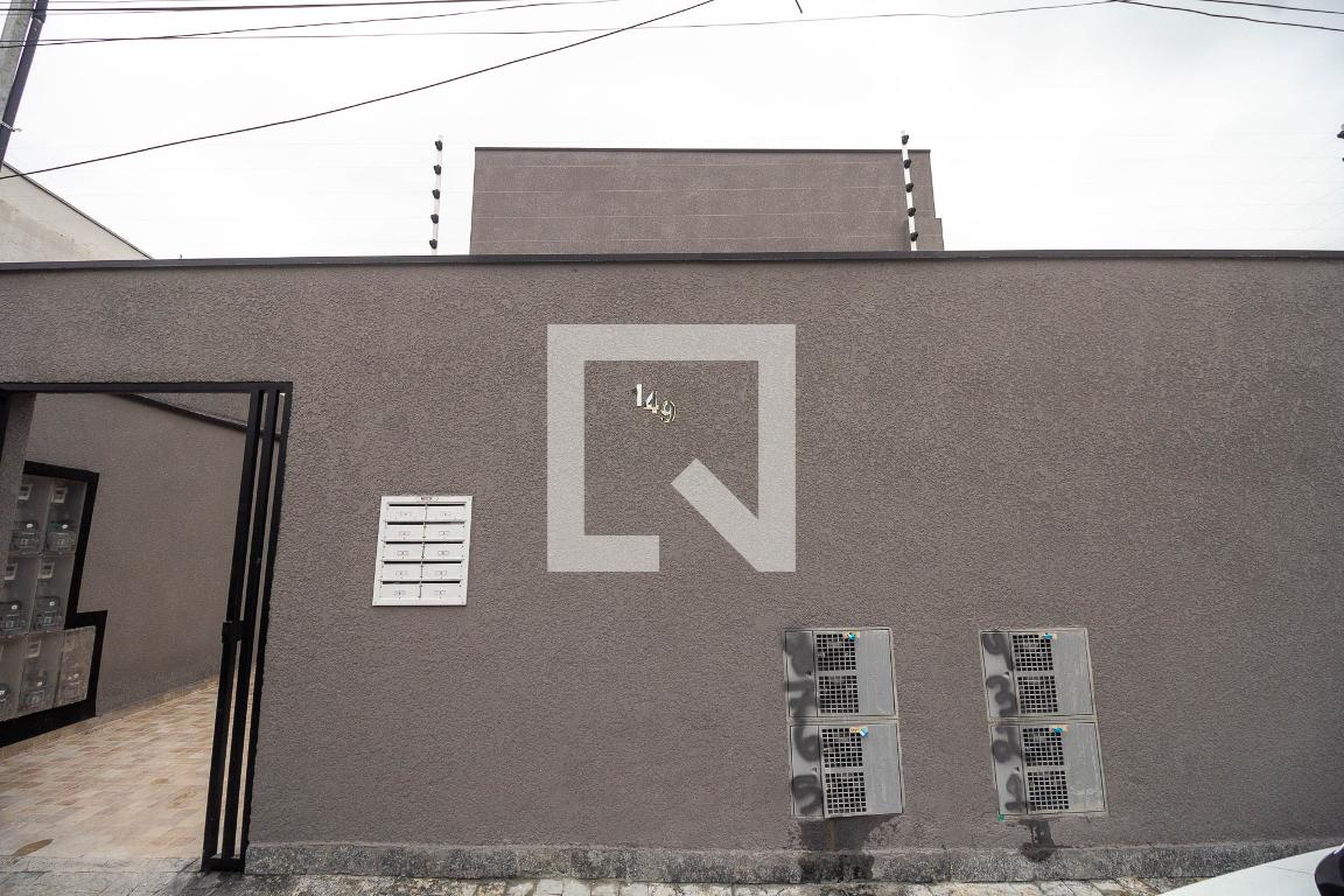 Fachada Condomínio em Rua Atília Delbon Biscuola, 149