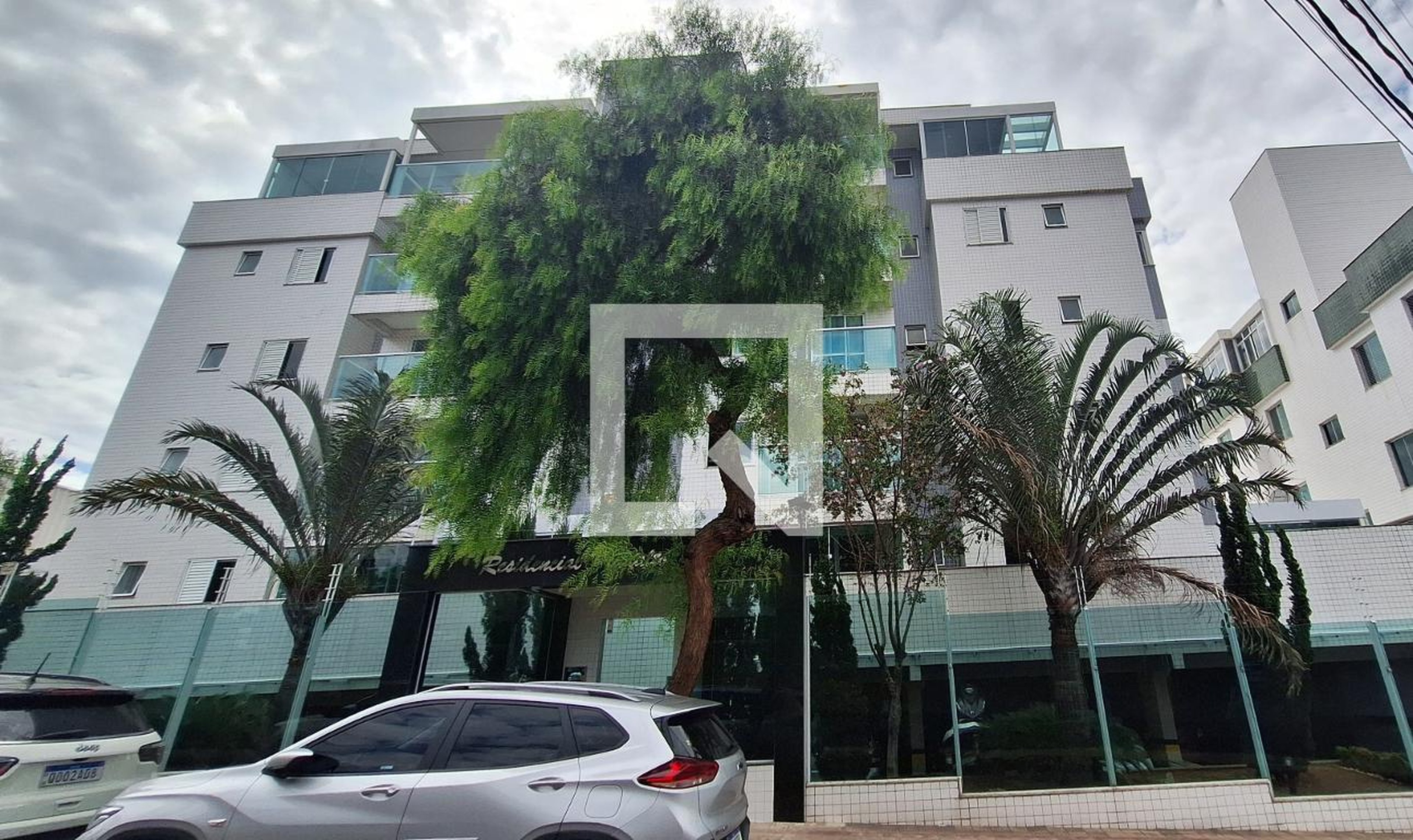 Fachada Condomínio em Rua Roberto Lúcio Aroeira, 481