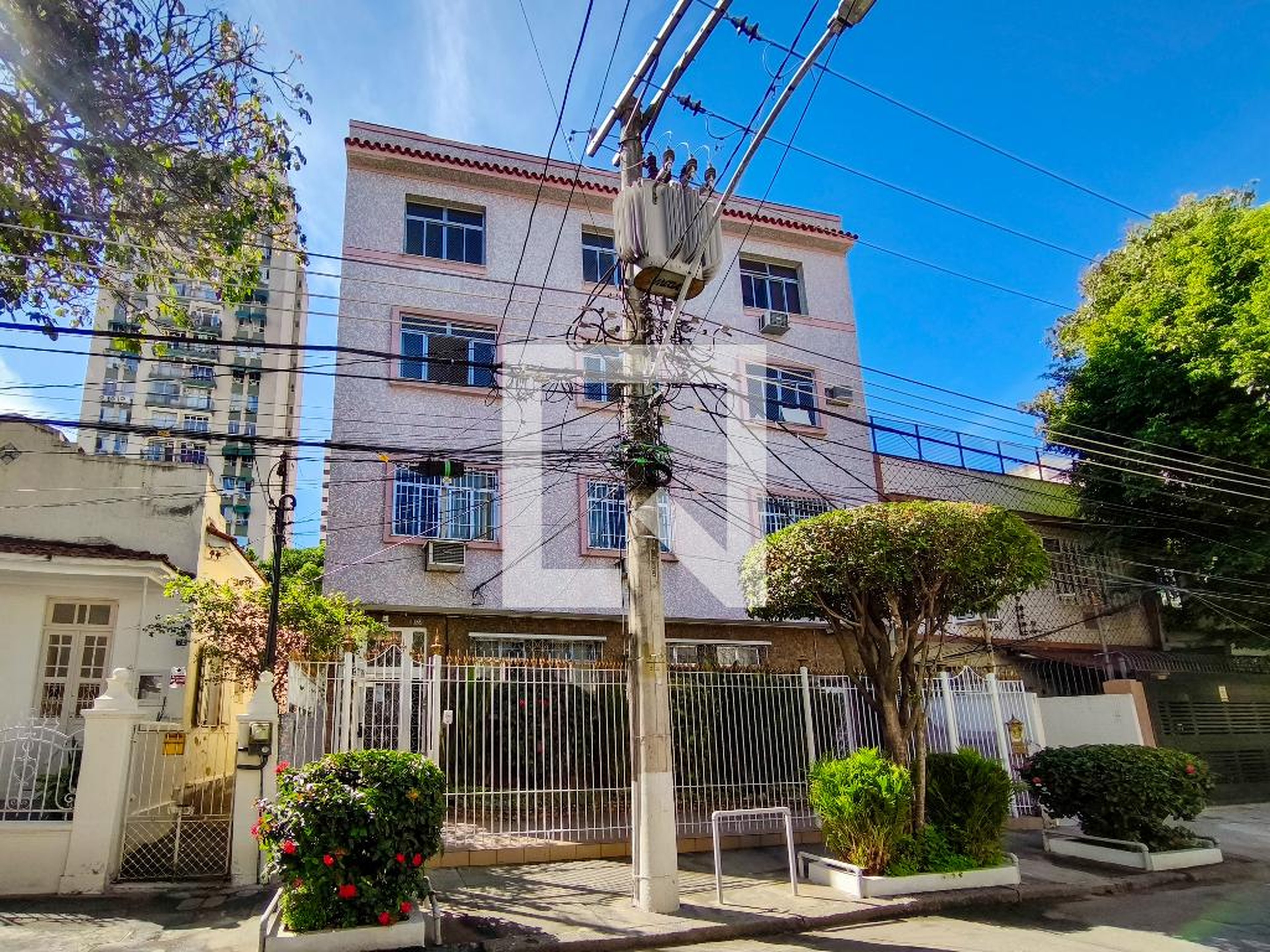 Fachada do Prédio Condomínio em Rua Tomaz Coelho, 68